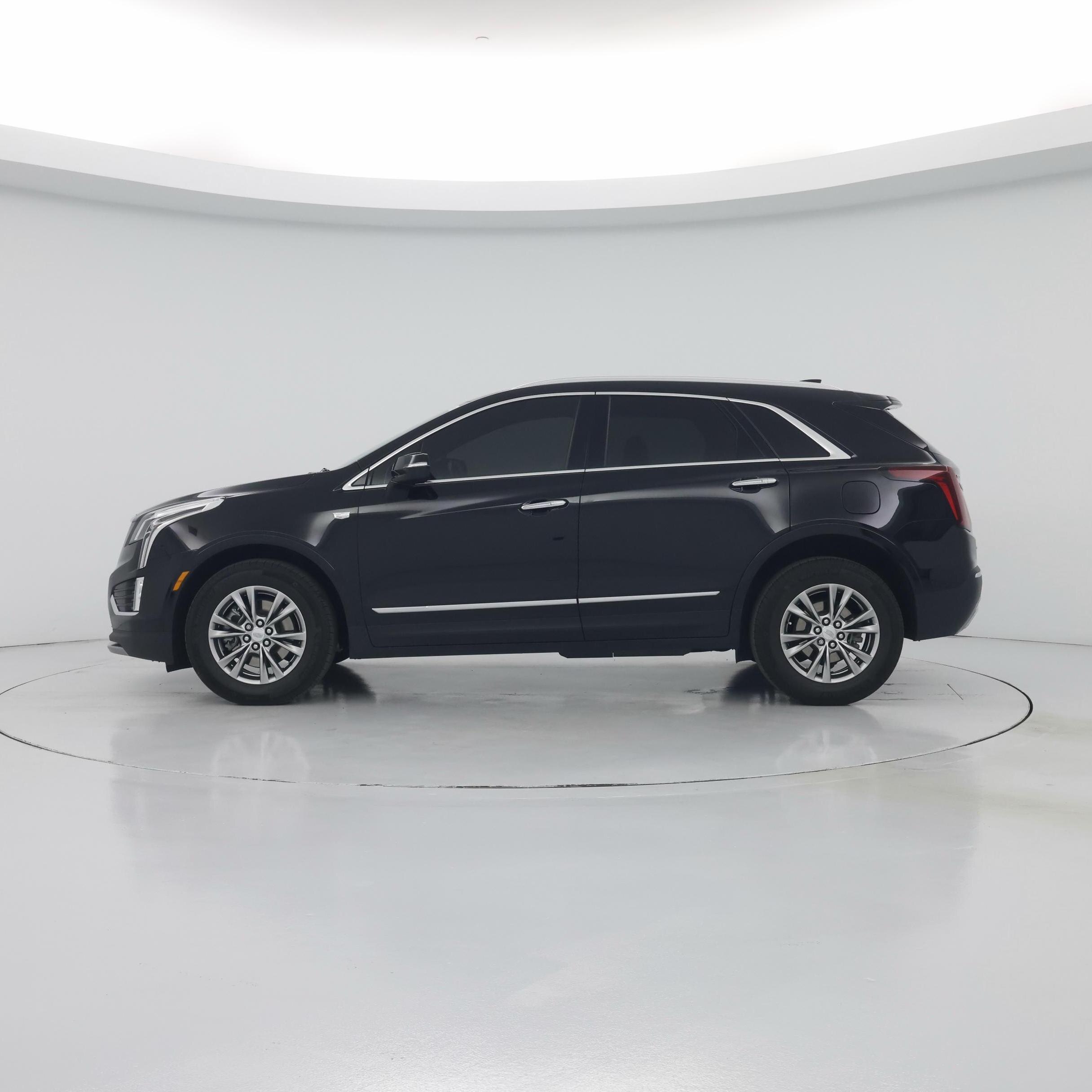 Thumbnail: 2023 Cadillac XT5 - 3
