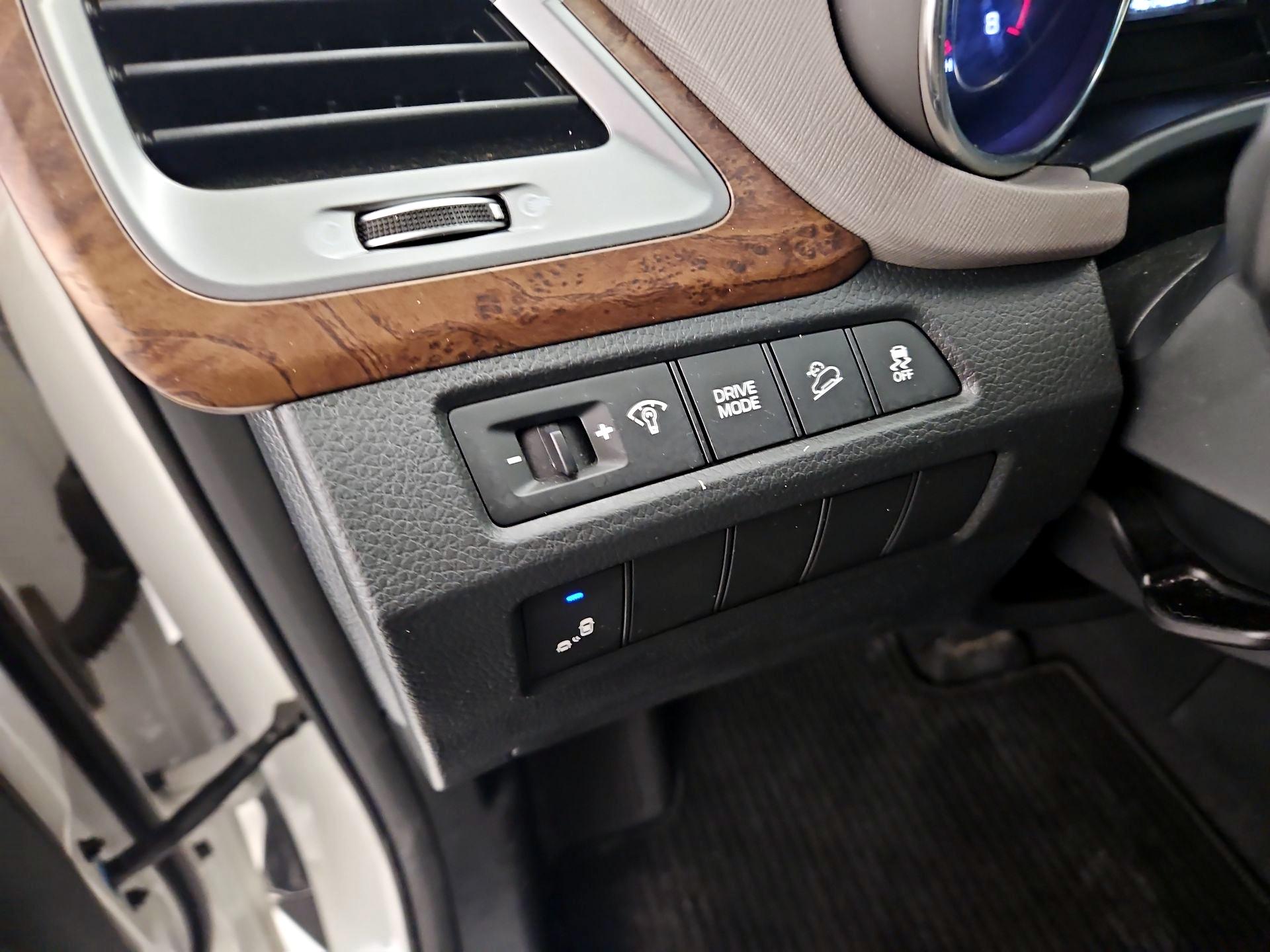 Thumbnail: 2017 Hyundai Santa Fe - 13