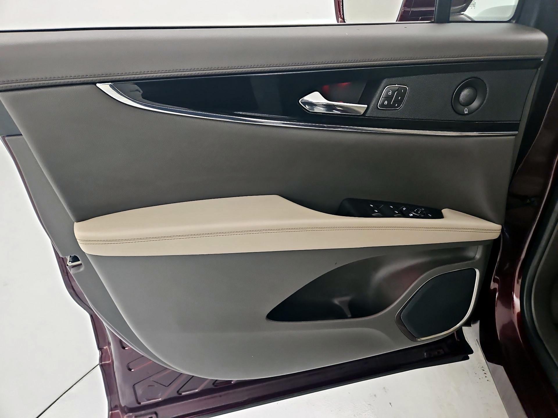 Thumbnail: 2023 Lincoln Nautilus - 12