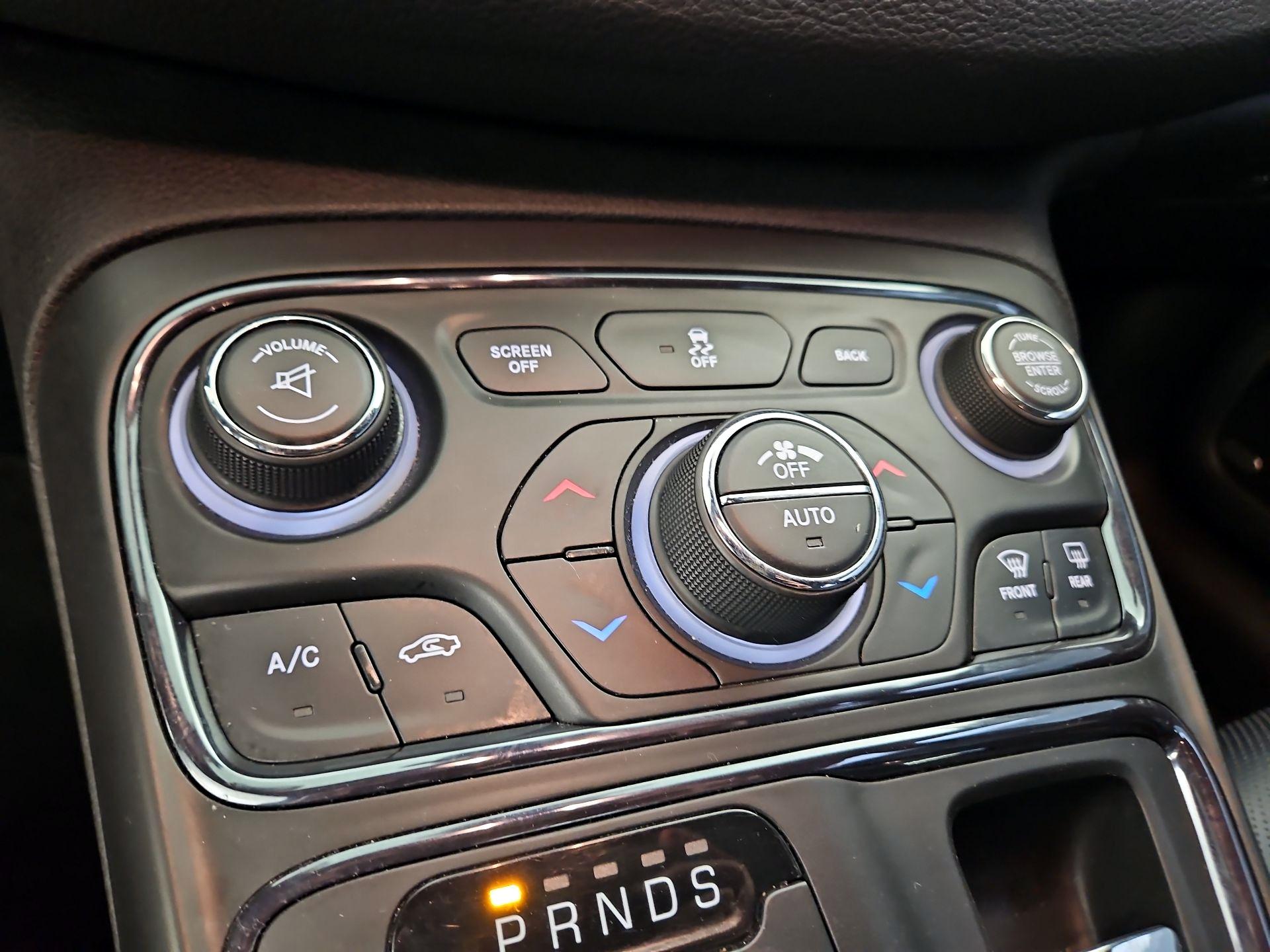 Thumbnail: 2015 Chrysler 200 - 17