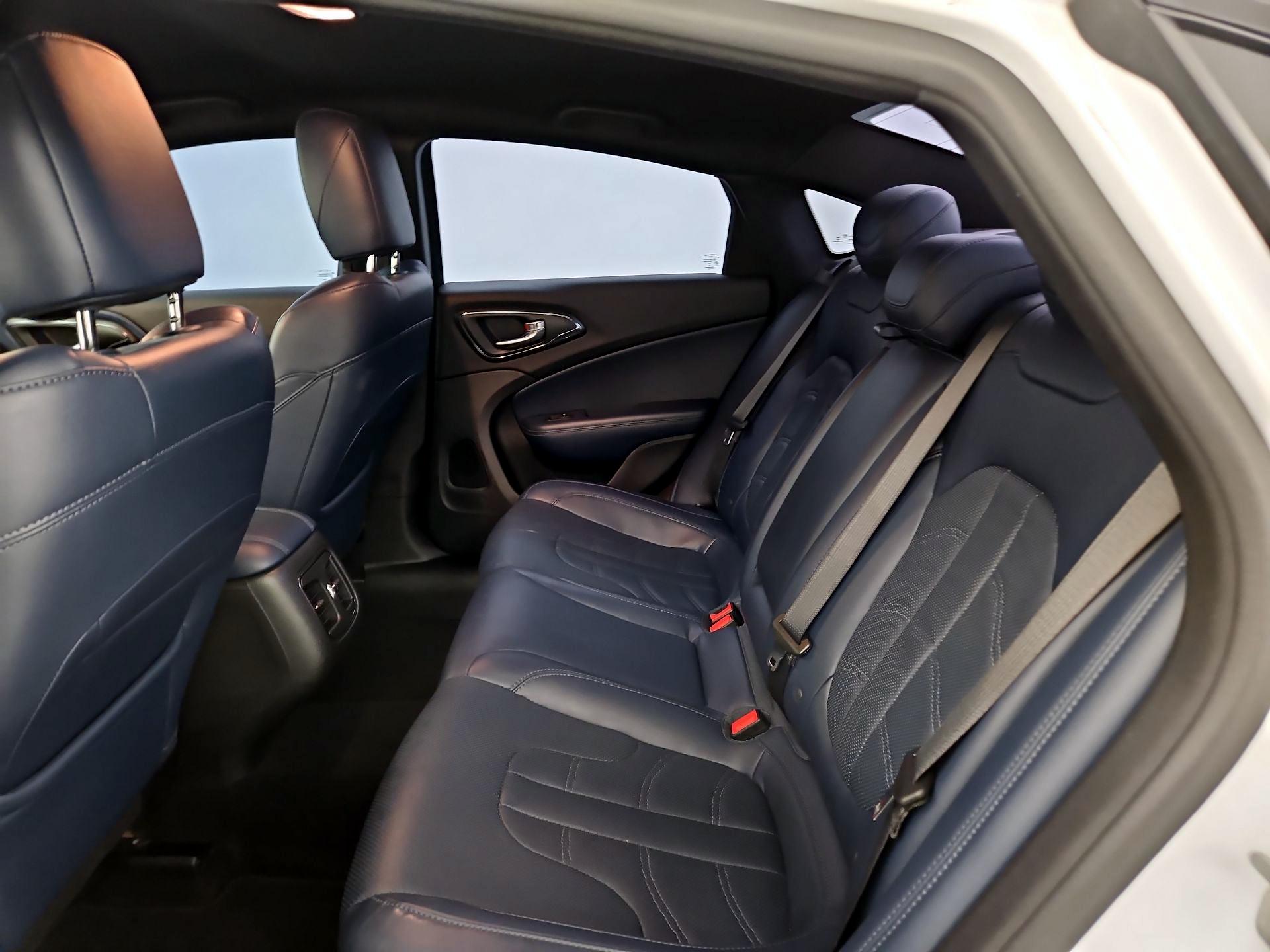 Thumbnail: 2015 Chrysler 200 - 19