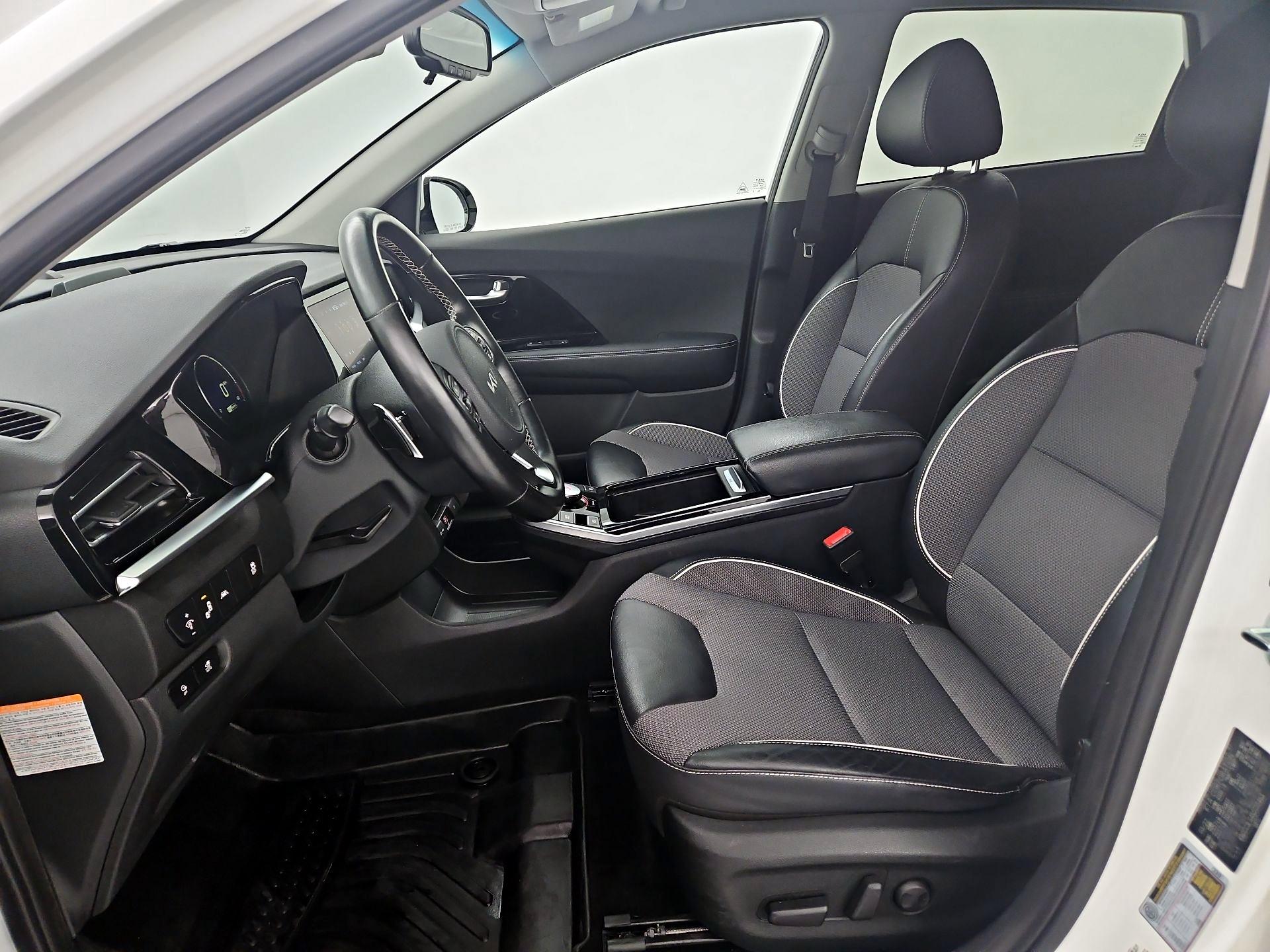 Thumbnail: 2022 Kia Niro - 11