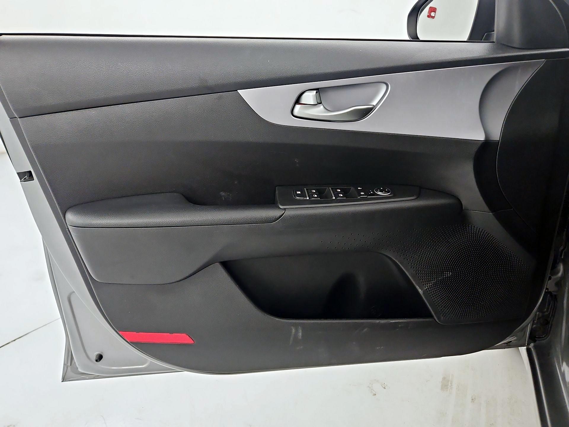 Thumbnail: 2022 Kia Forte - 12