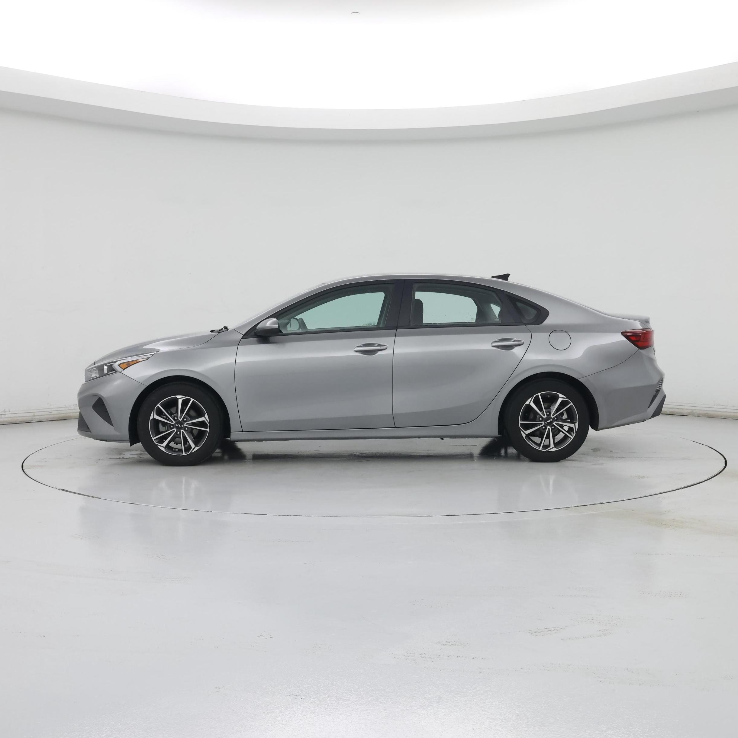 Thumbnail: 2022 Kia Forte - 3