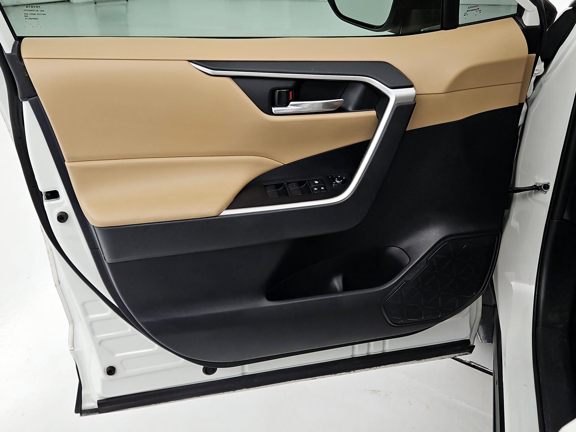 Thumbnail: 2019 Toyota RAV4 - 12