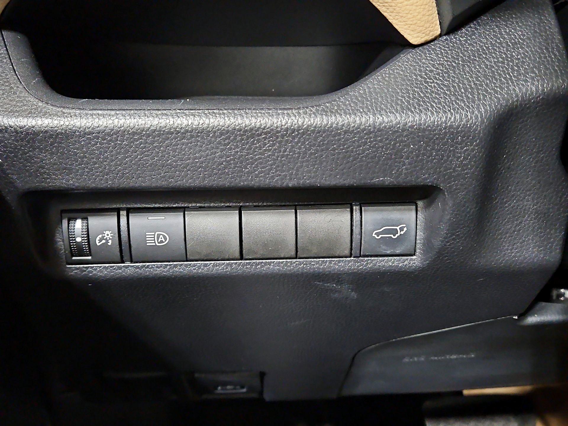 Thumbnail: 2019 Toyota RAV4 - 13