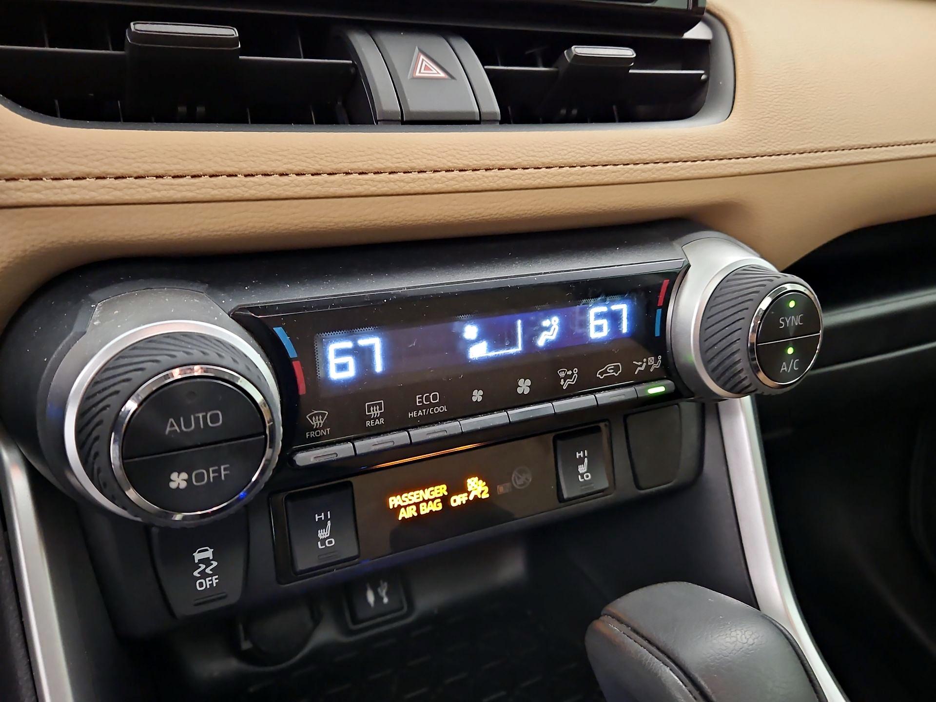 Thumbnail: 2019 Toyota RAV4 - 16