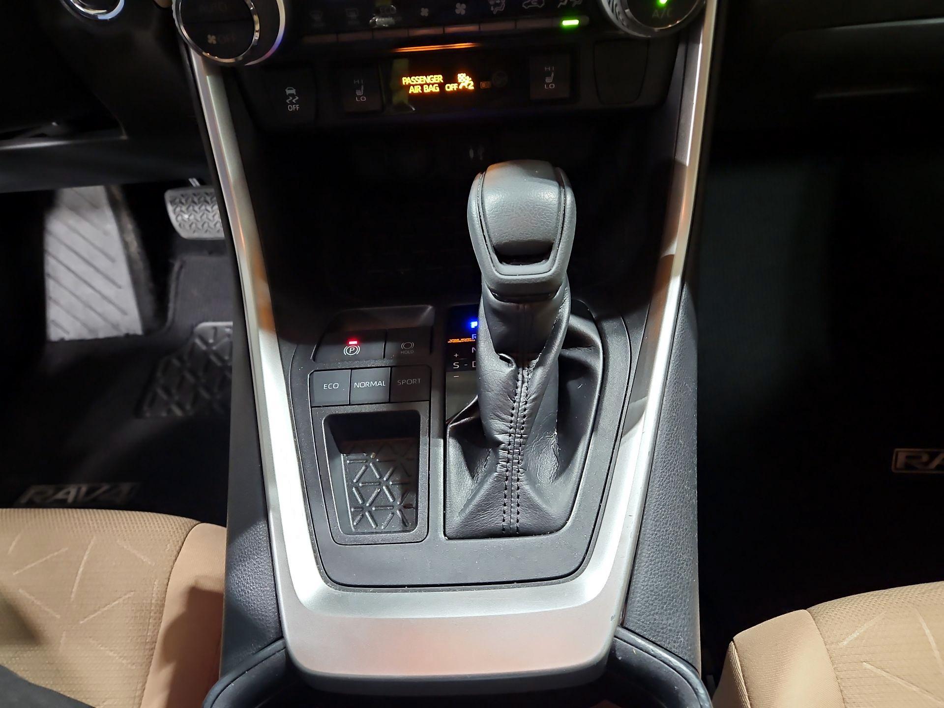 Thumbnail: 2019 Toyota RAV4 - 17