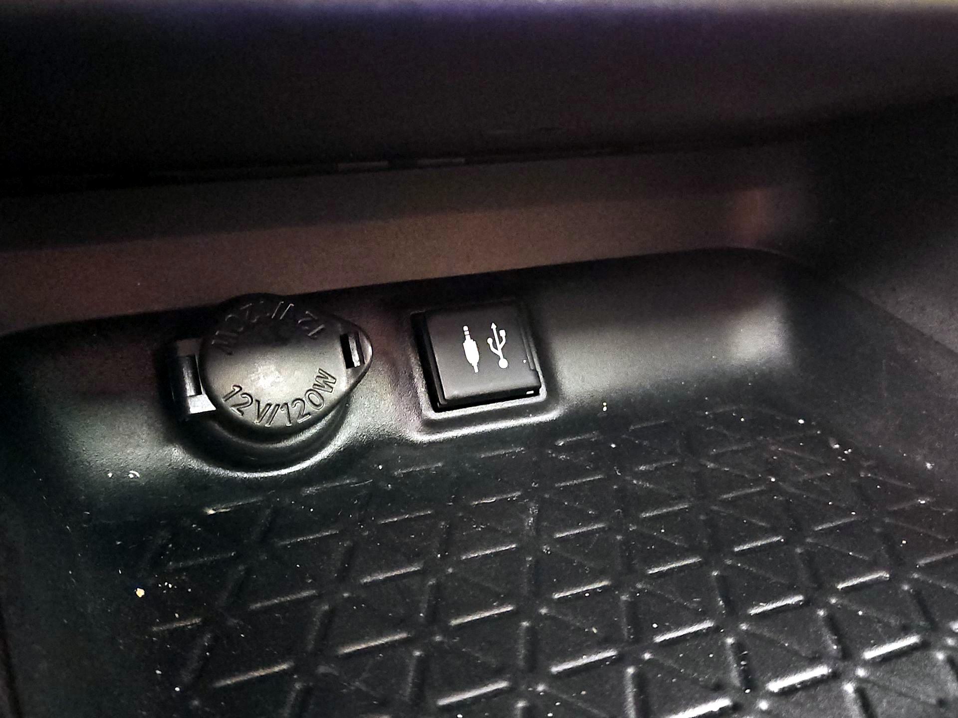 Thumbnail: 2019 Toyota RAV4 - 18