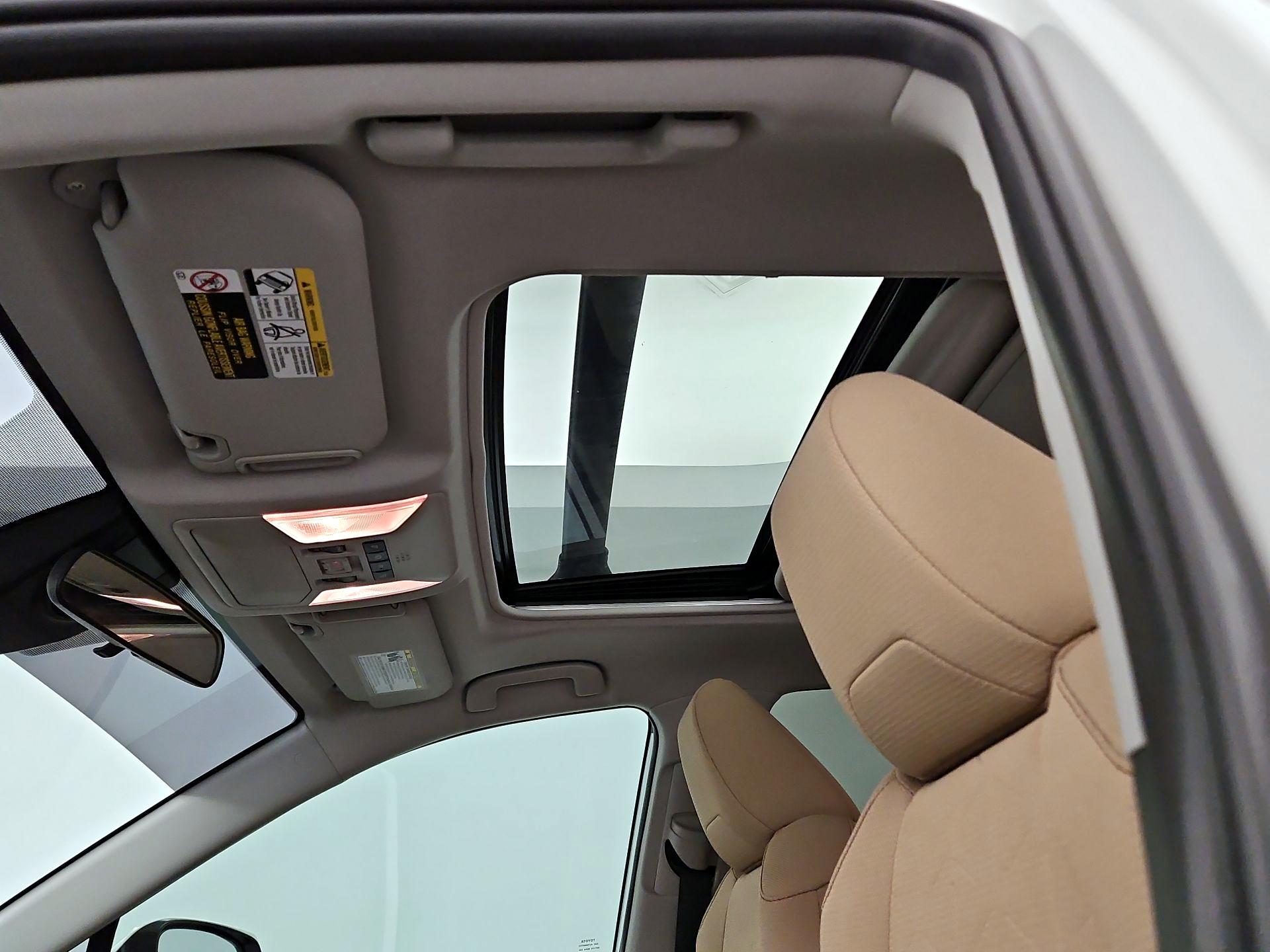 Thumbnail: 2019 Toyota RAV4 - 19