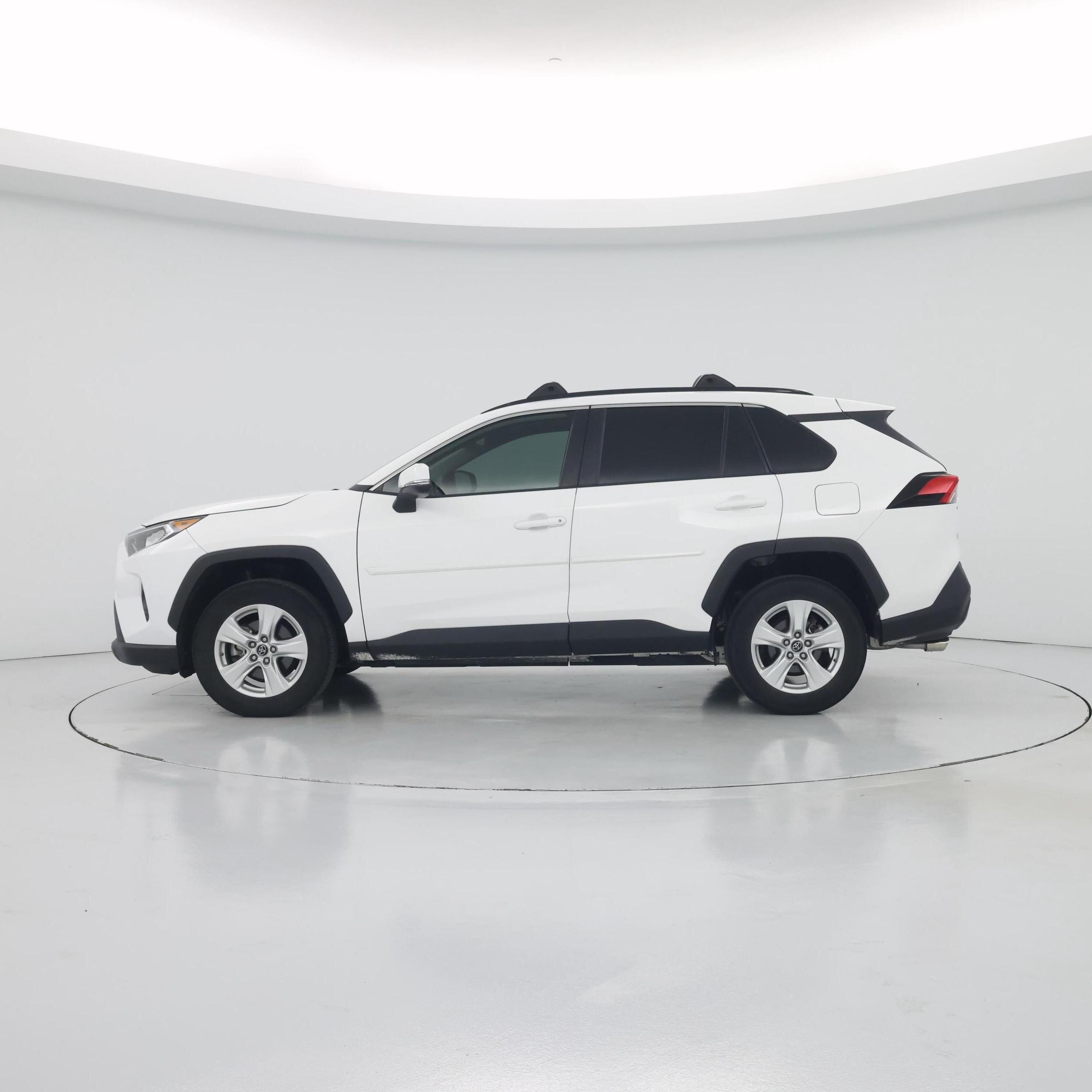 Thumbnail: 2019 Toyota RAV4 - 3