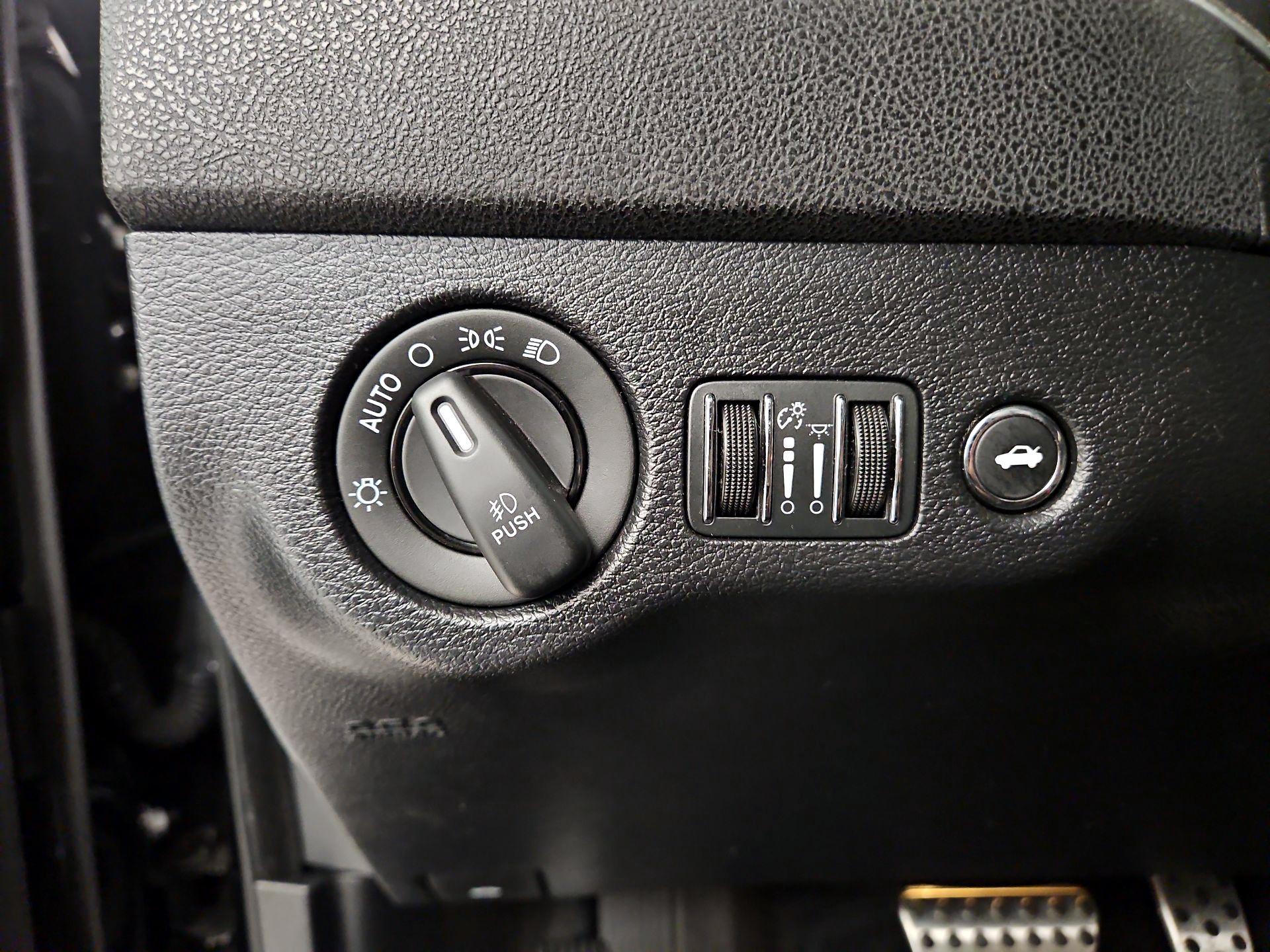 Thumbnail: 2016 Dodge Charger - 11