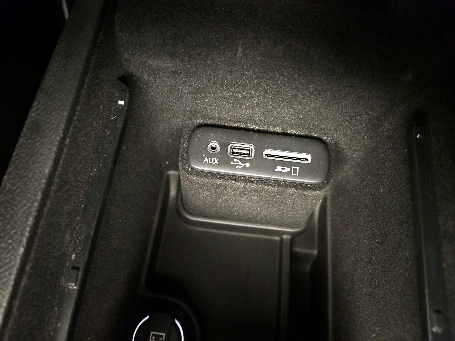 Thumbnail: 2016 Dodge Charger - 17