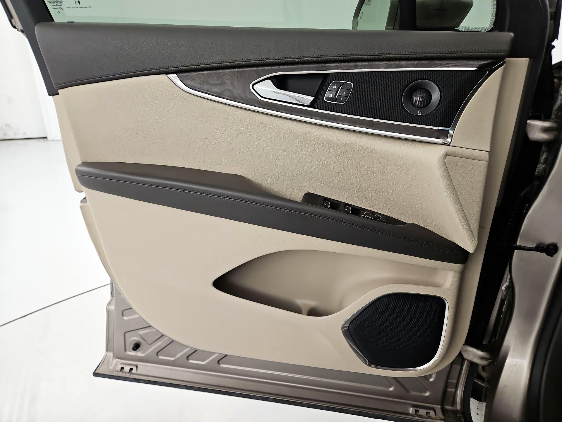 Thumbnail: 2020 Lincoln Nautilus - 12