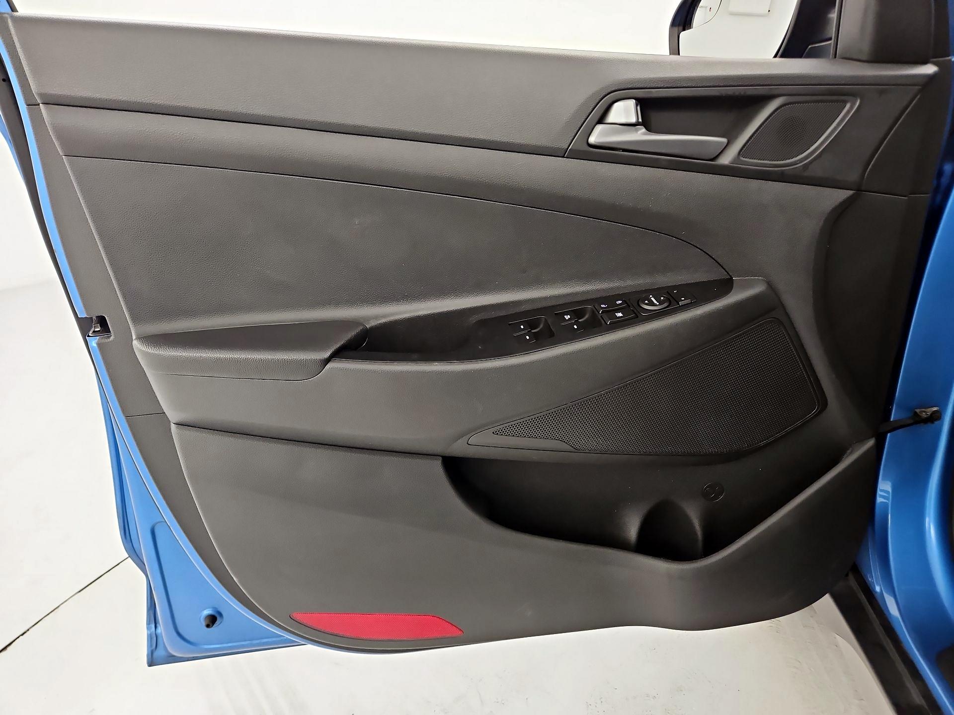 Thumbnail: 2017 Hyundai Tucson - 12