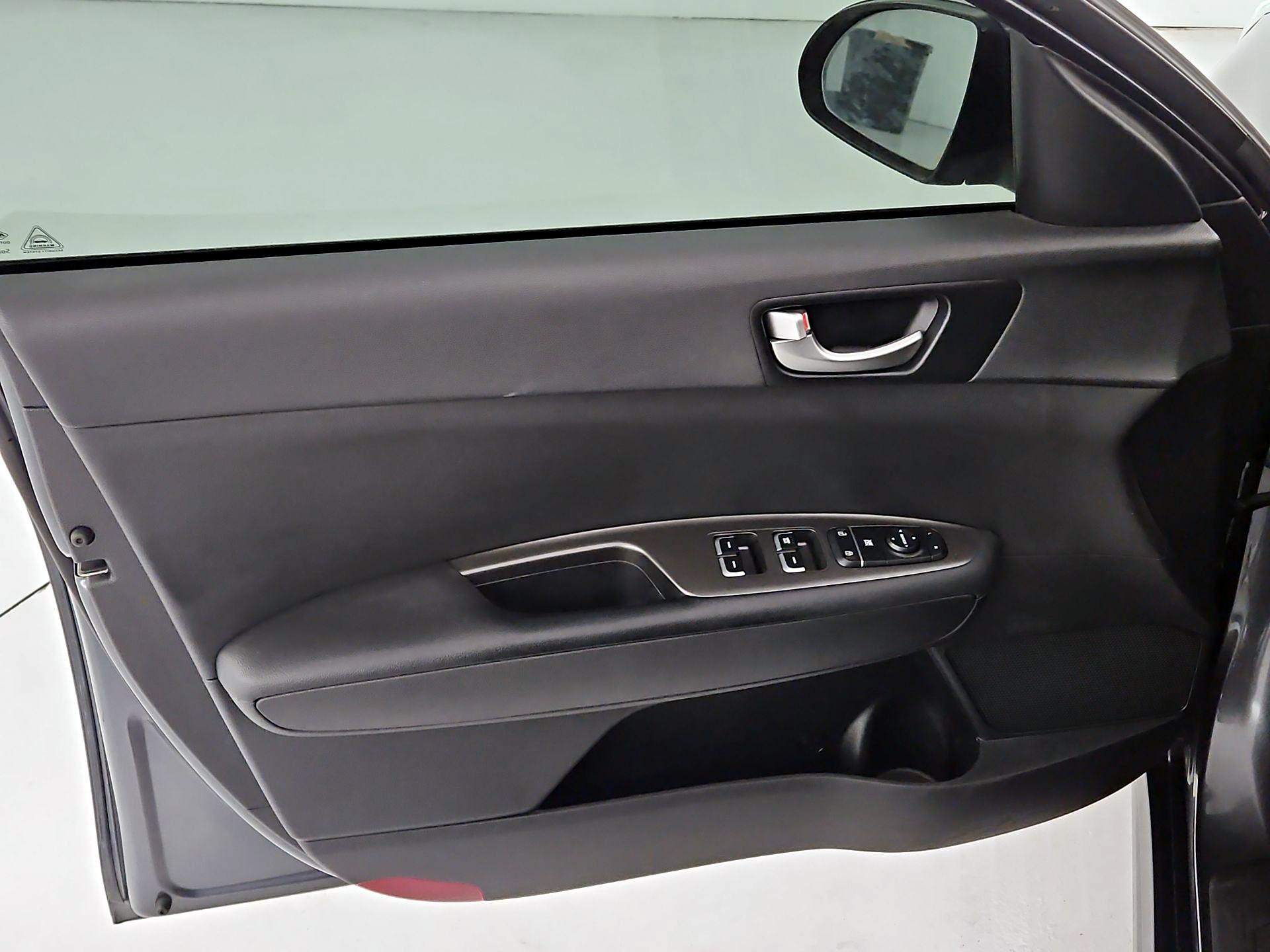 Thumbnail: 2020 Kia Optima - 12