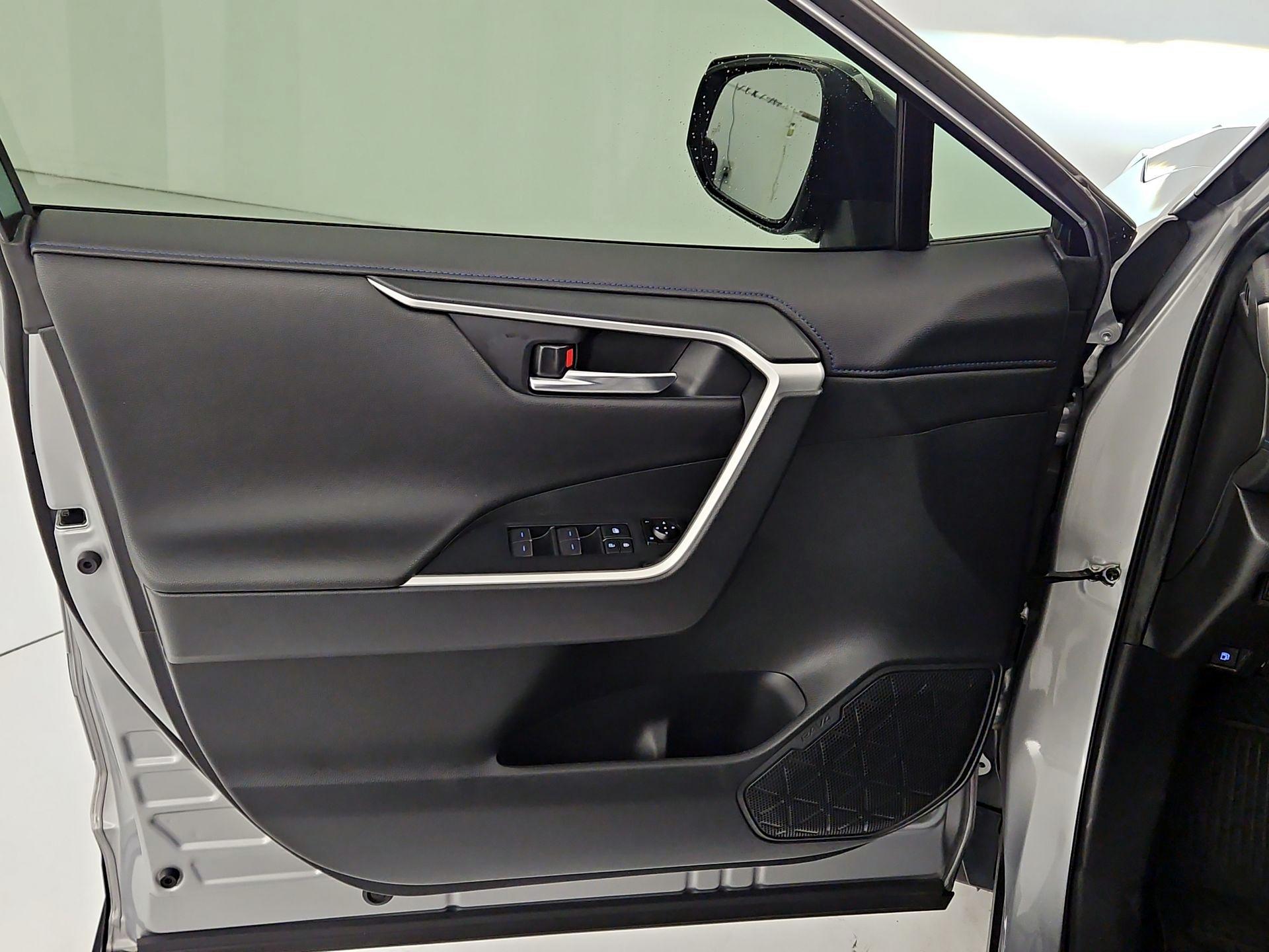 Thumbnail: 2022 Toyota RAV4 - 12