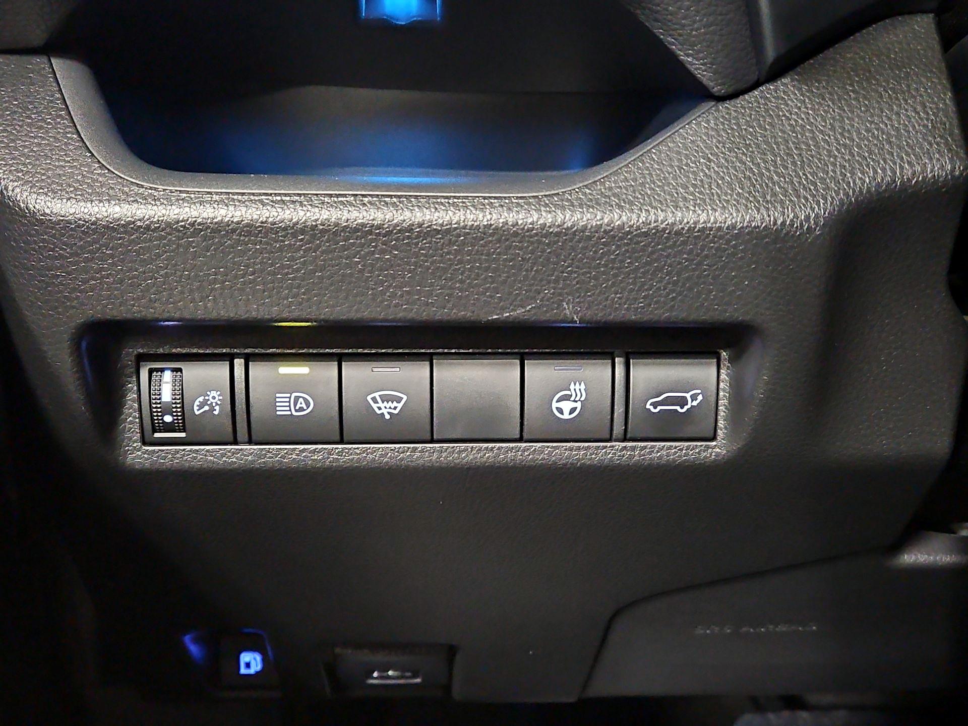 Thumbnail: 2022 Toyota RAV4 - 13