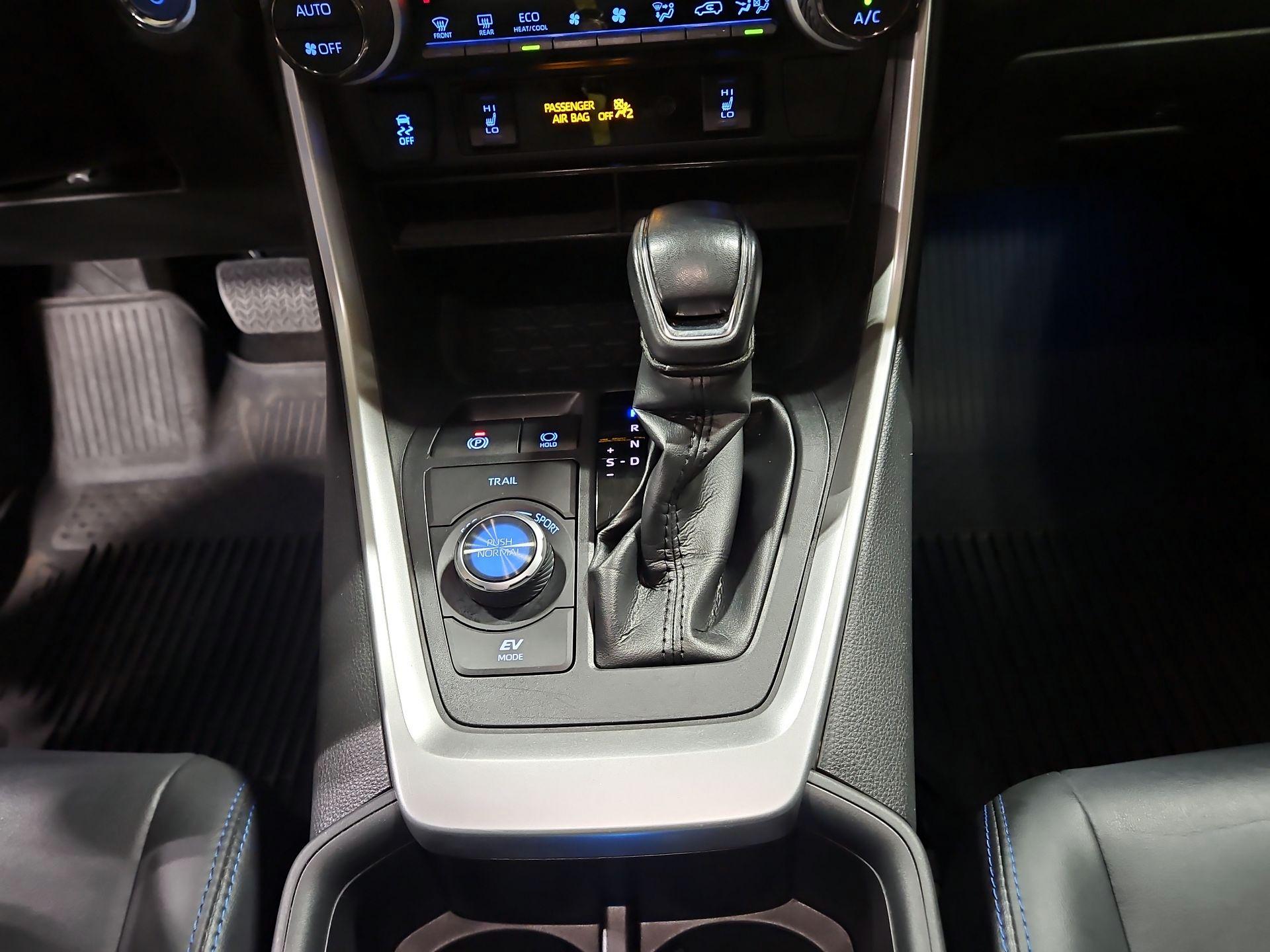 Thumbnail: 2022 Toyota RAV4 - 17