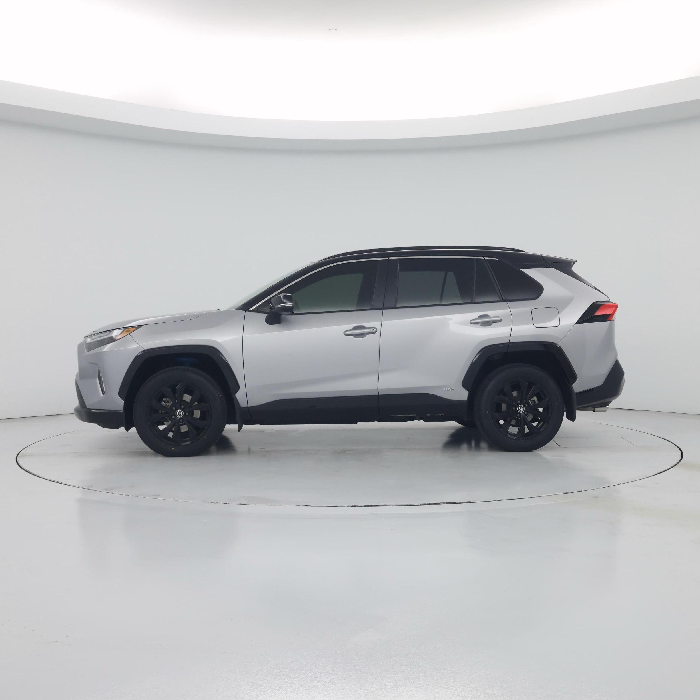 Thumbnail: 2022 Toyota RAV4 - 3