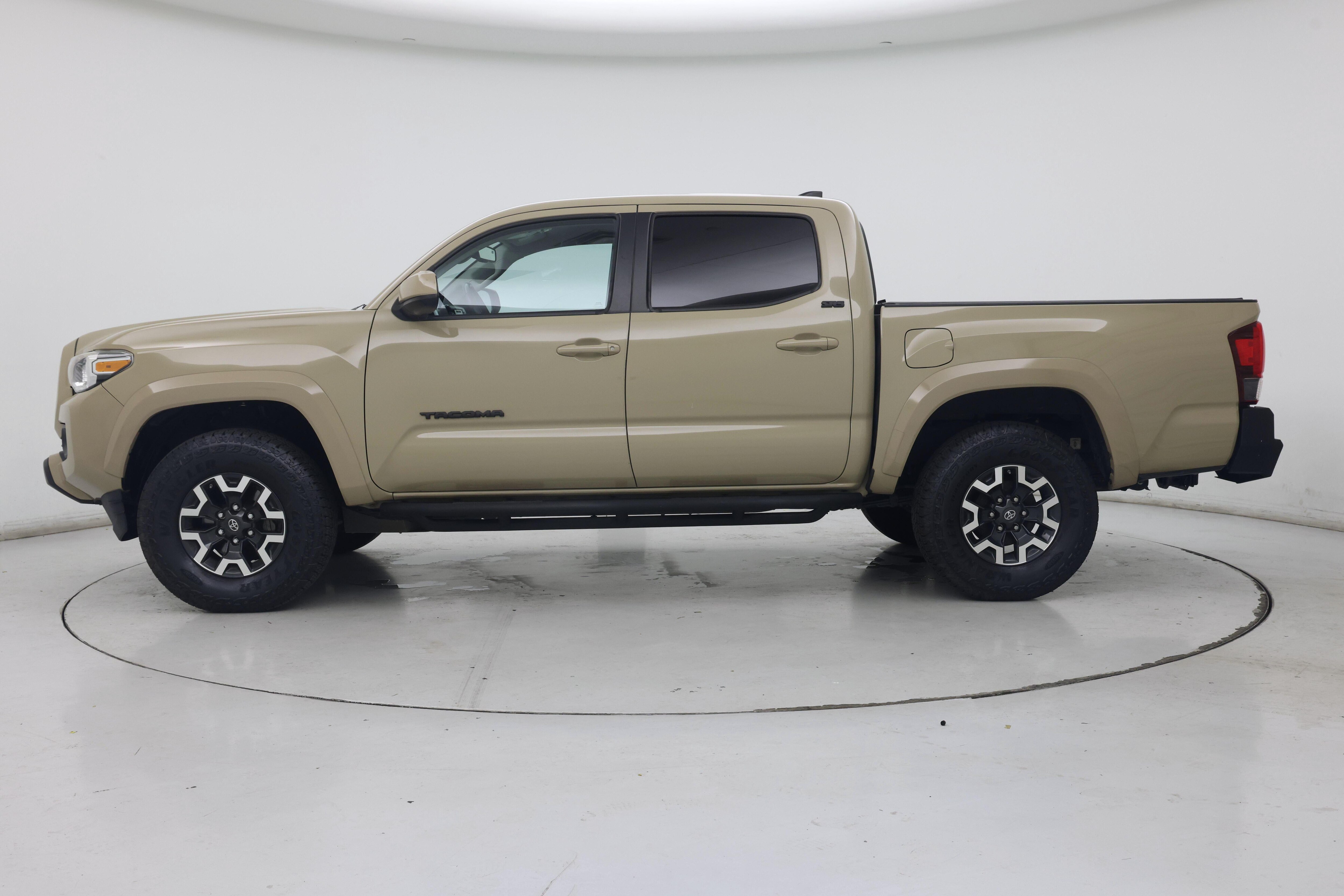 Thumbnail: 2018 Toyota Tacoma - 3