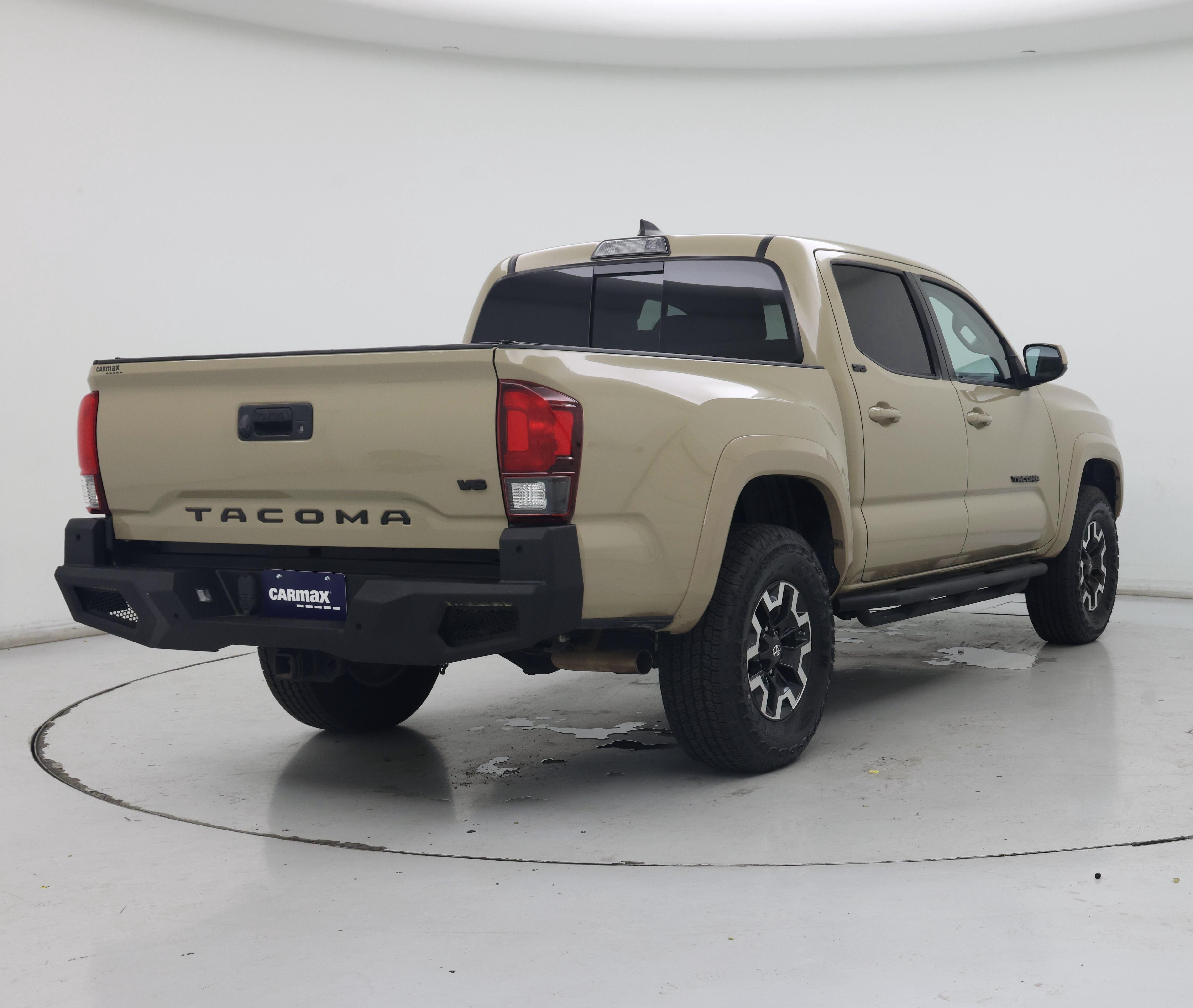 Thumbnail: 2018 Toyota Tacoma - 8