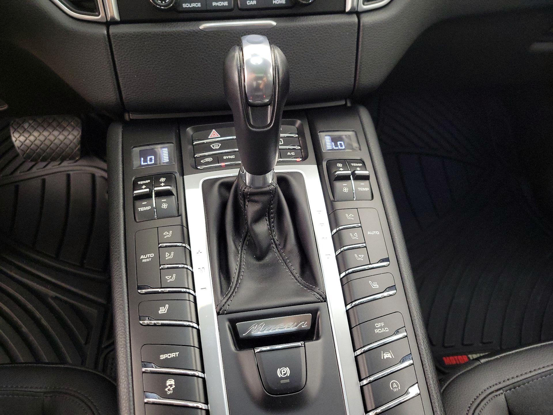 Thumbnail: 2018 Porsche Macan - 18