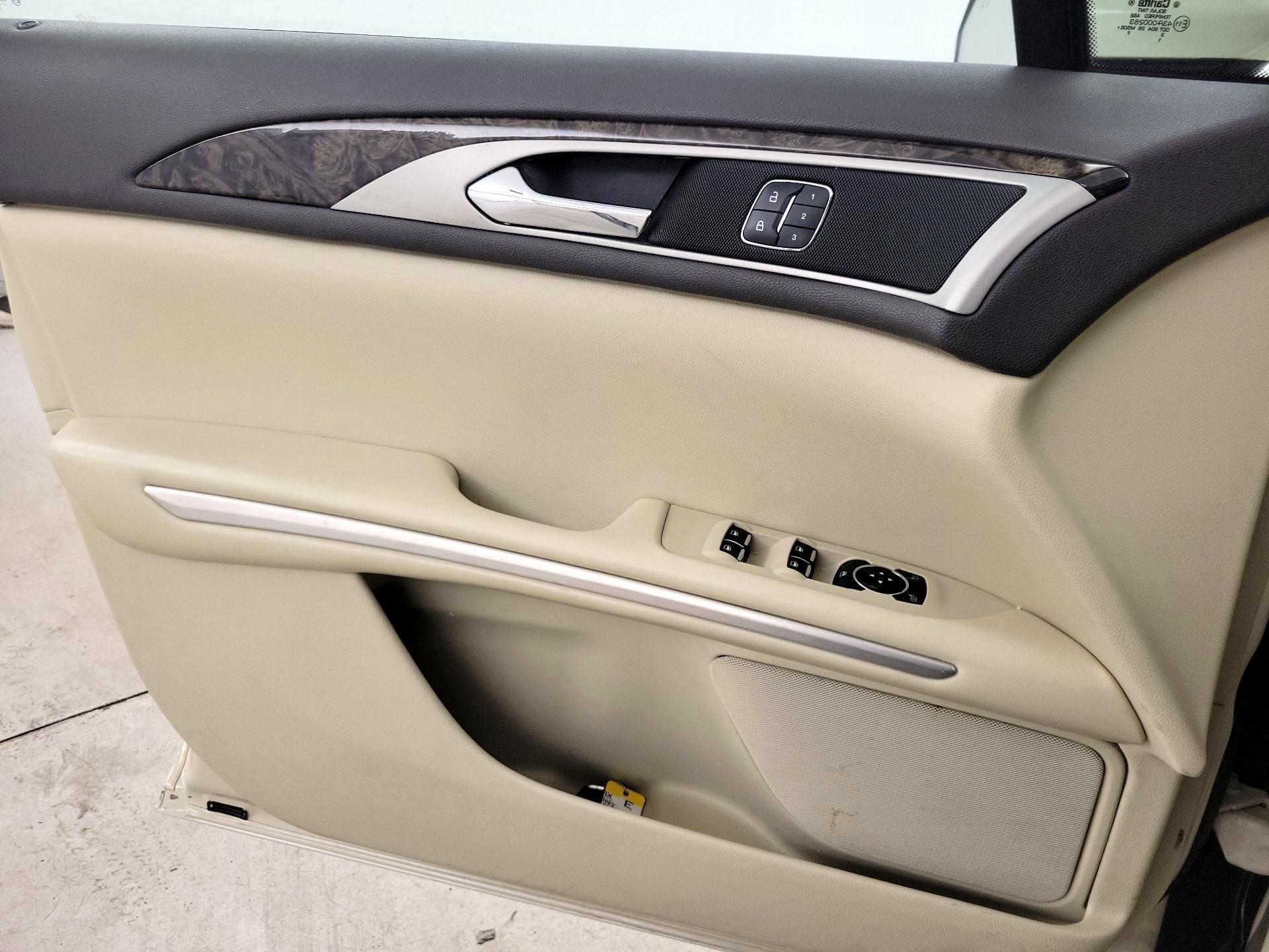 Thumbnail: 2014 Lincoln MKZ - 12
