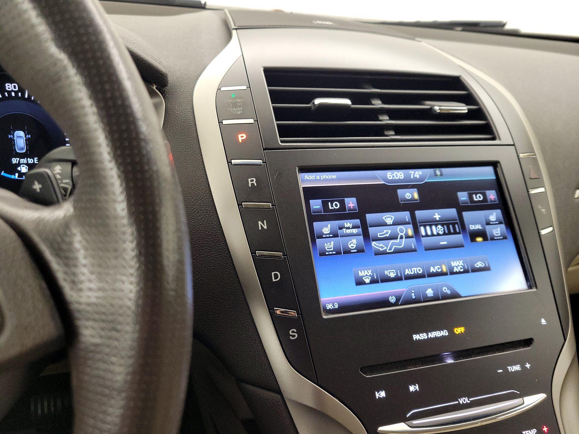 Thumbnail: 2014 Lincoln MKZ - 18