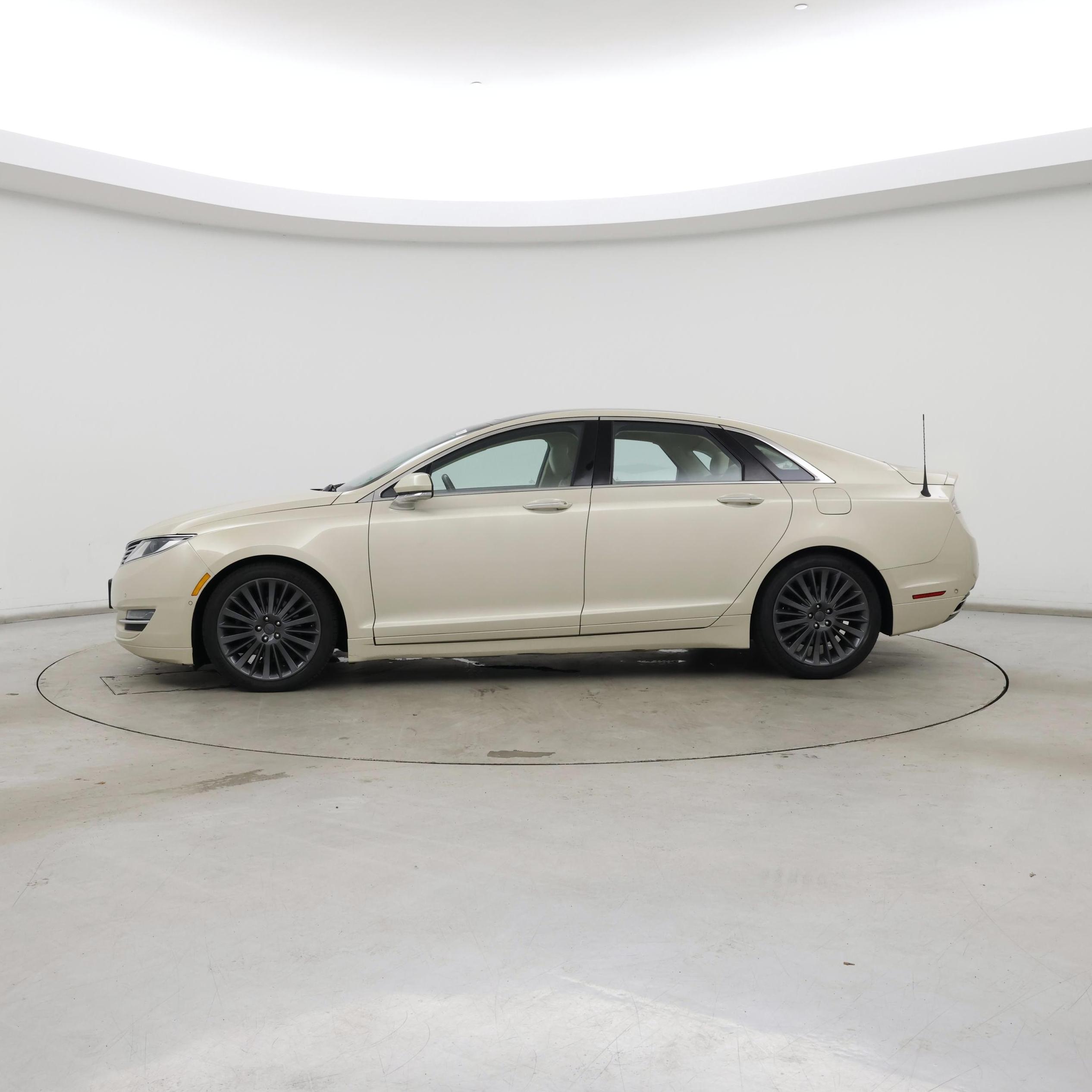 Thumbnail: 2014 Lincoln MKZ - 3