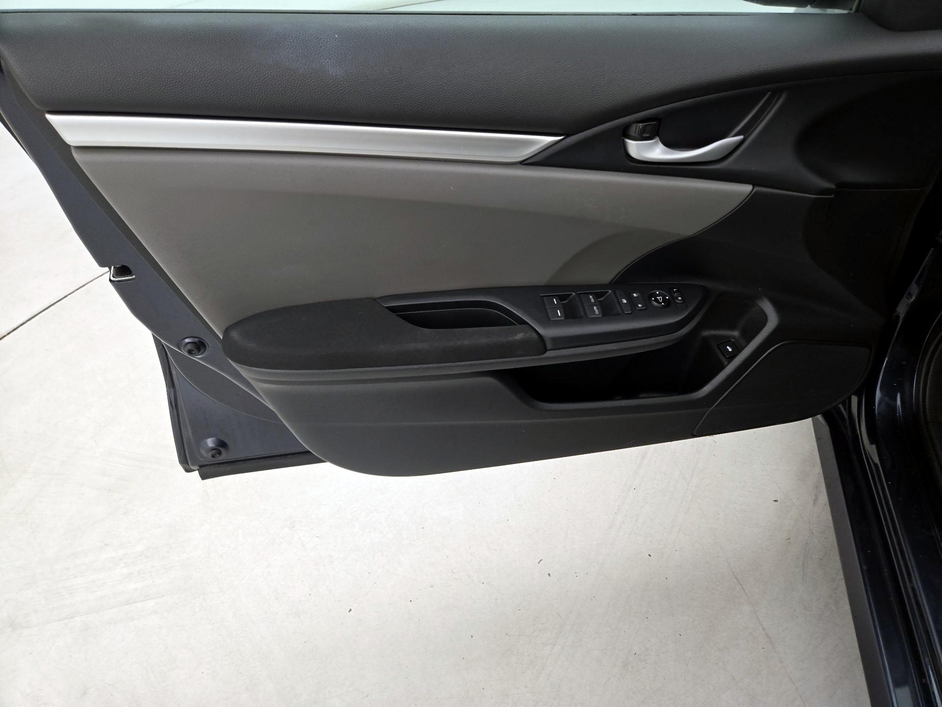 Thumbnail: 2016 Honda Civic - 12