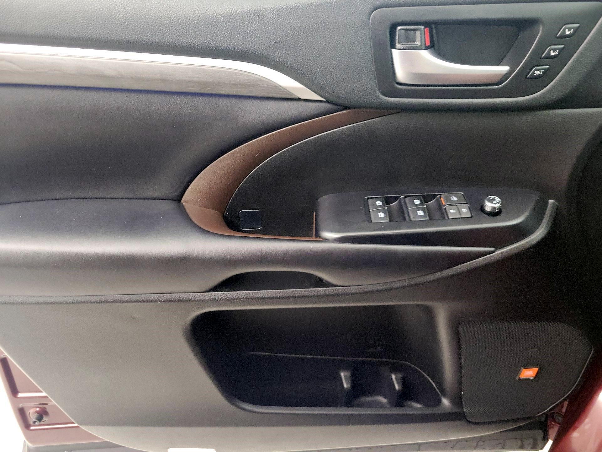 Thumbnail: 2019 Toyota Highlander - 12