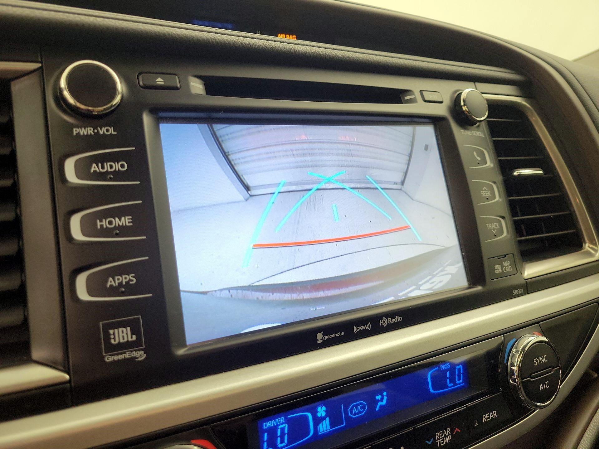 Thumbnail: 2019 Toyota Highlander - 15