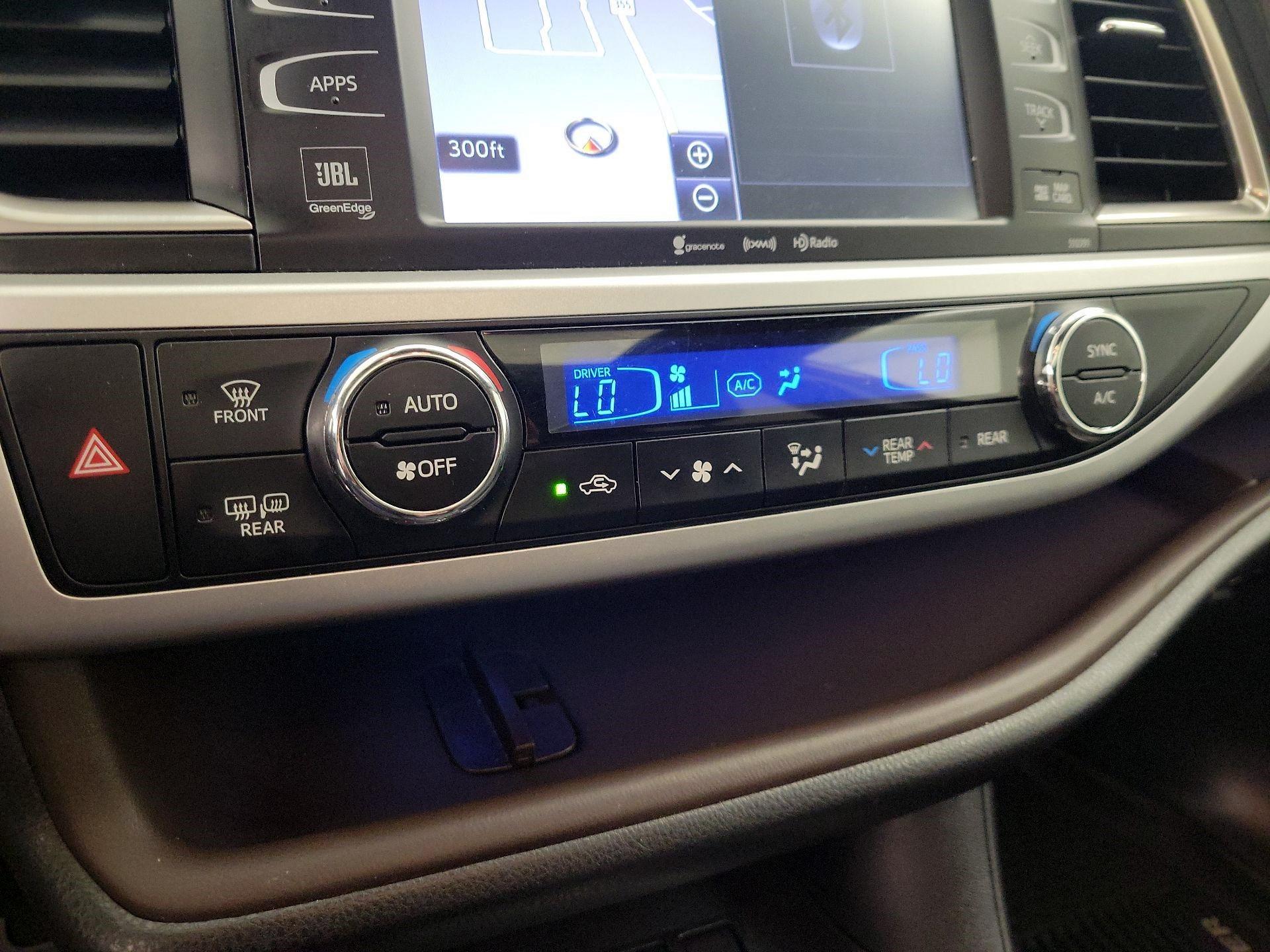 Thumbnail: 2019 Toyota Highlander - 17