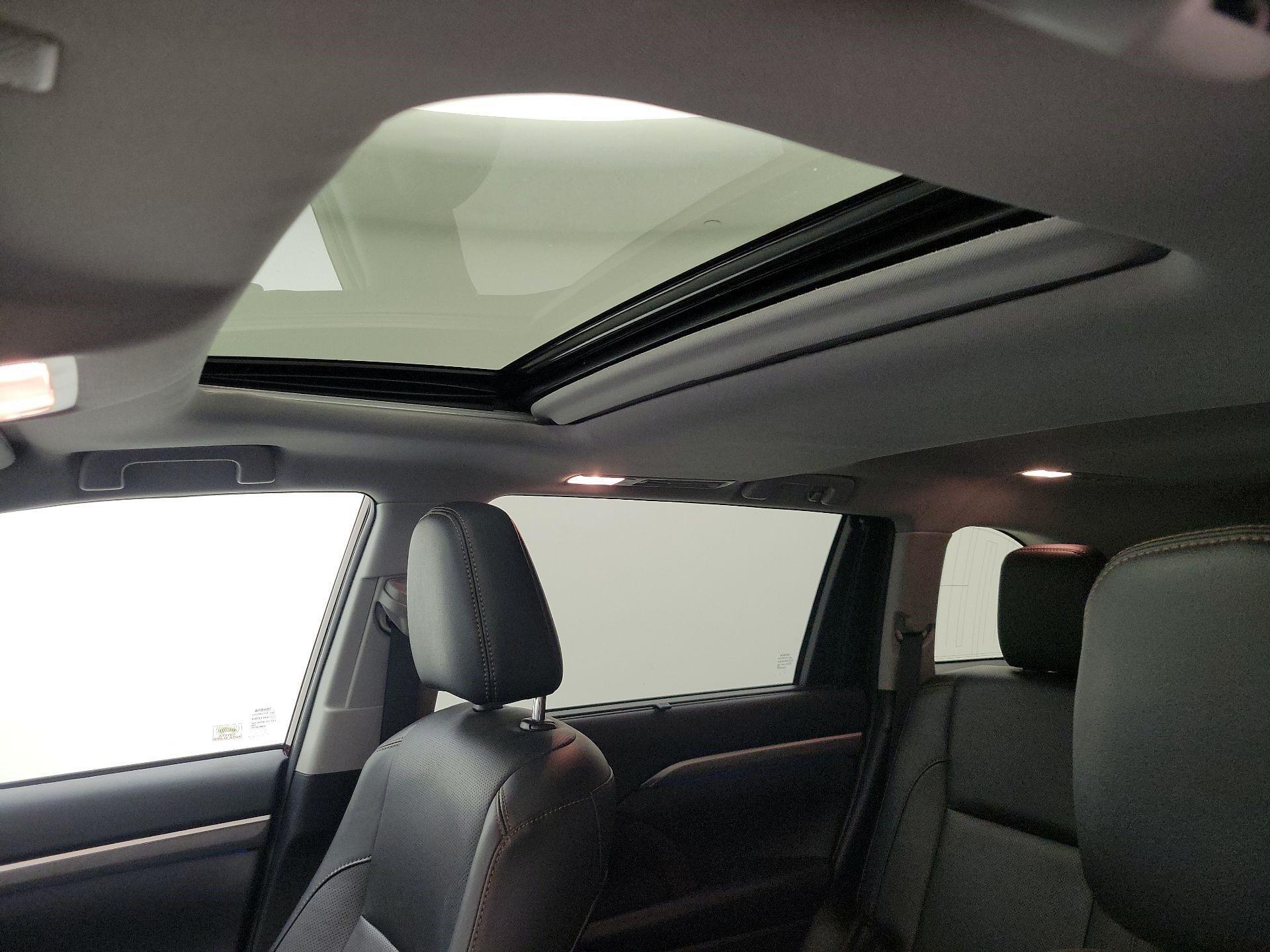 Thumbnail: 2019 Toyota Highlander - 20