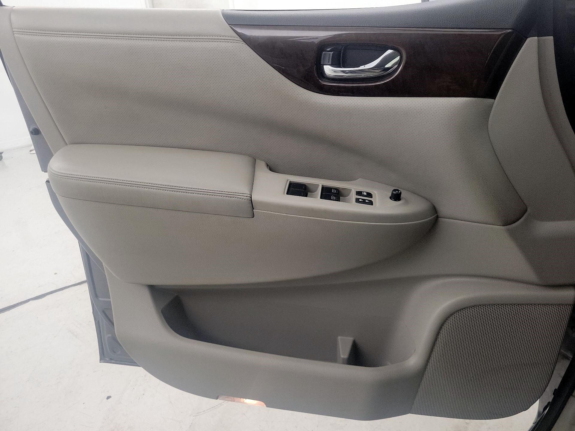 Thumbnail: 2015 Nissan Quest - 12