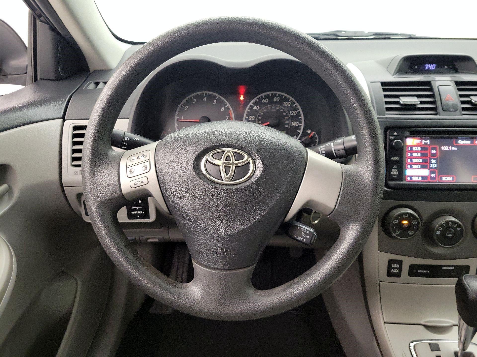 Thumbnail: 2013 Toyota Corolla - 10