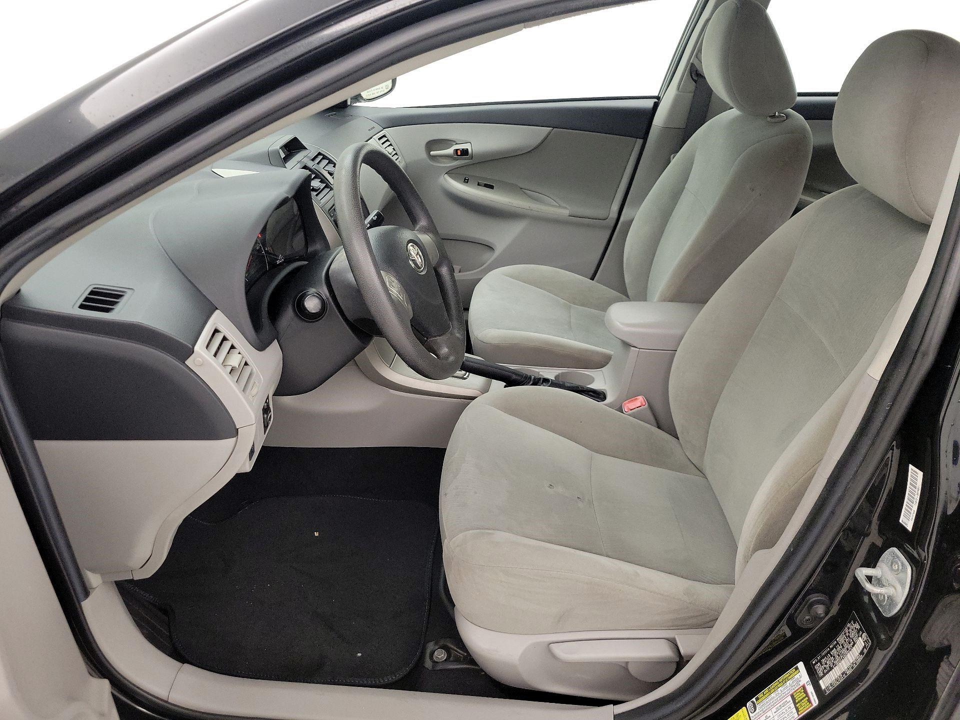 Thumbnail: 2013 Toyota Corolla - 11