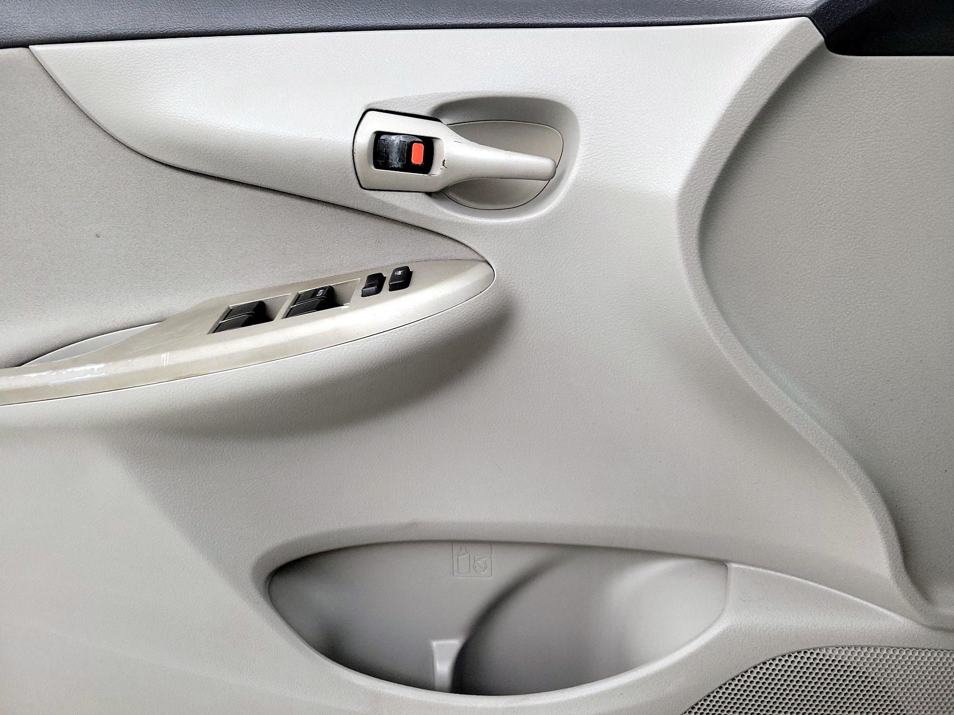Thumbnail: 2013 Toyota Corolla - 12