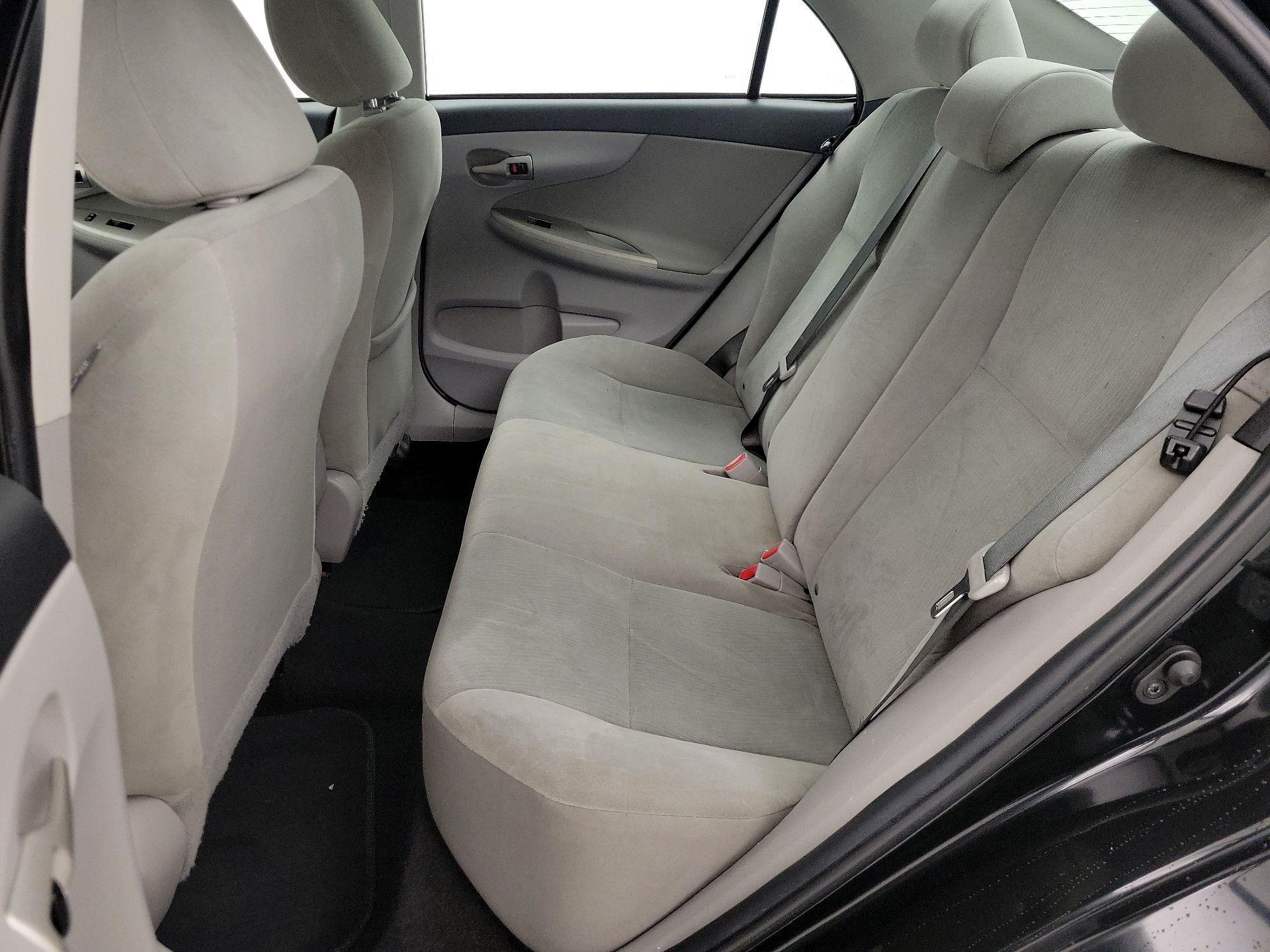 Thumbnail: 2013 Toyota Corolla - 18