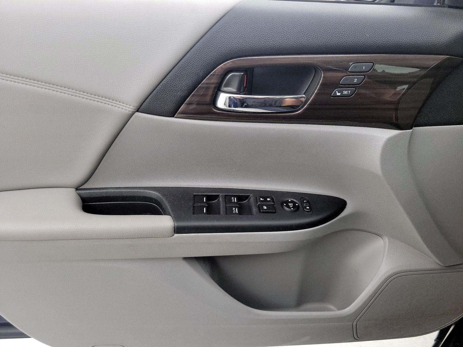 Thumbnail: 2016 Honda Accord - 12