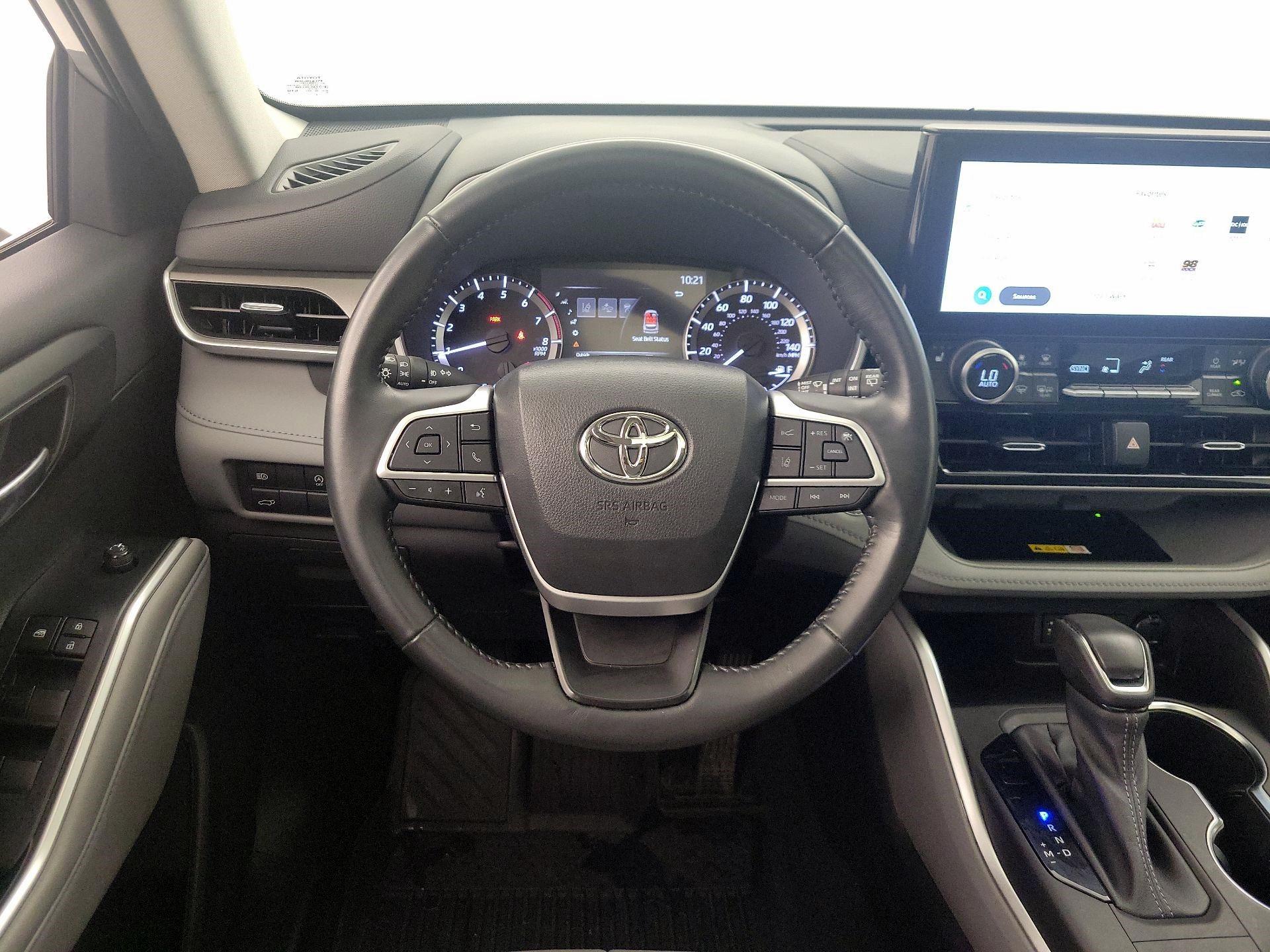 Thumbnail: 2023 Toyota Highlander - 10