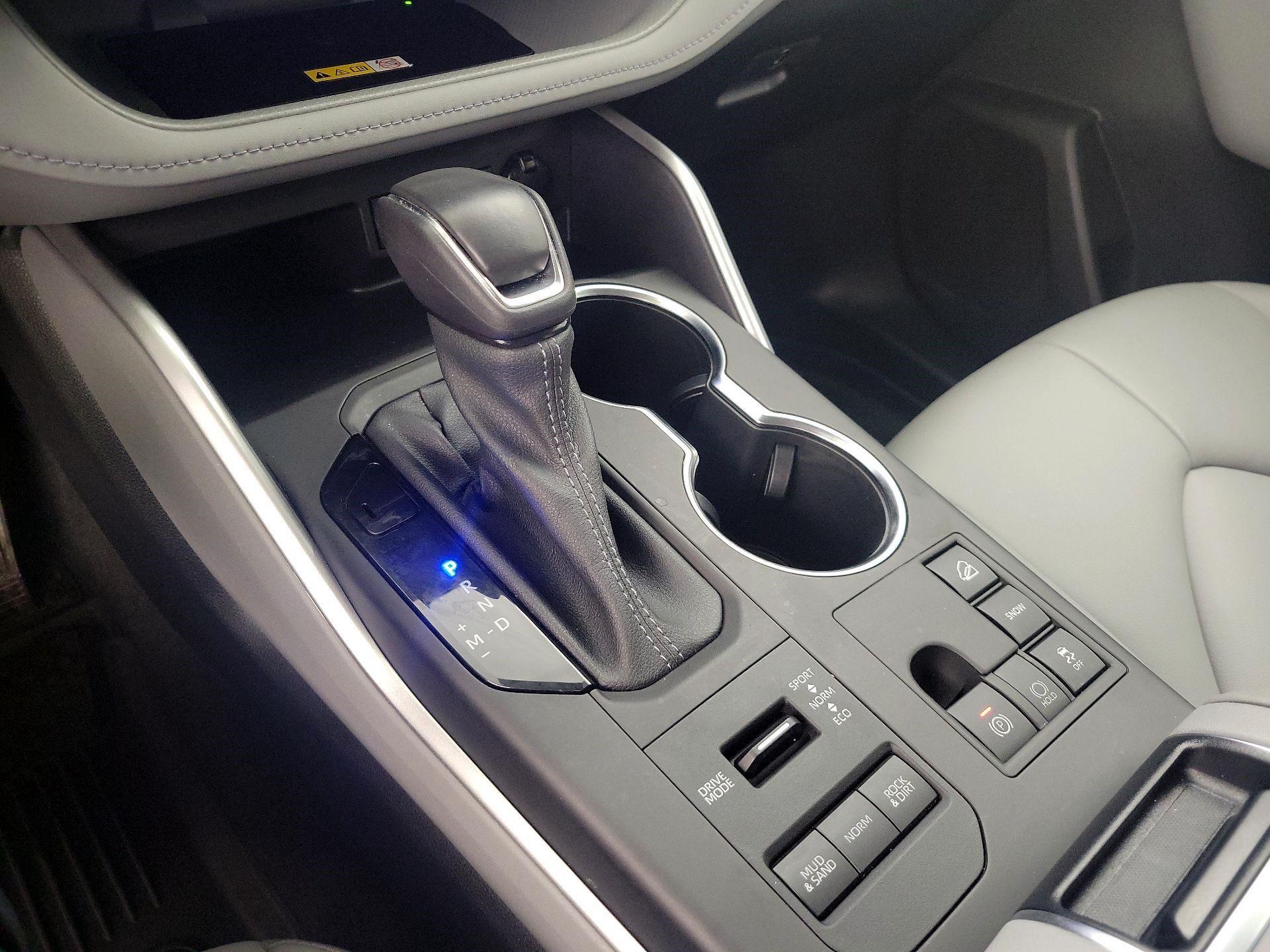 Thumbnail: 2023 Toyota Highlander - 17