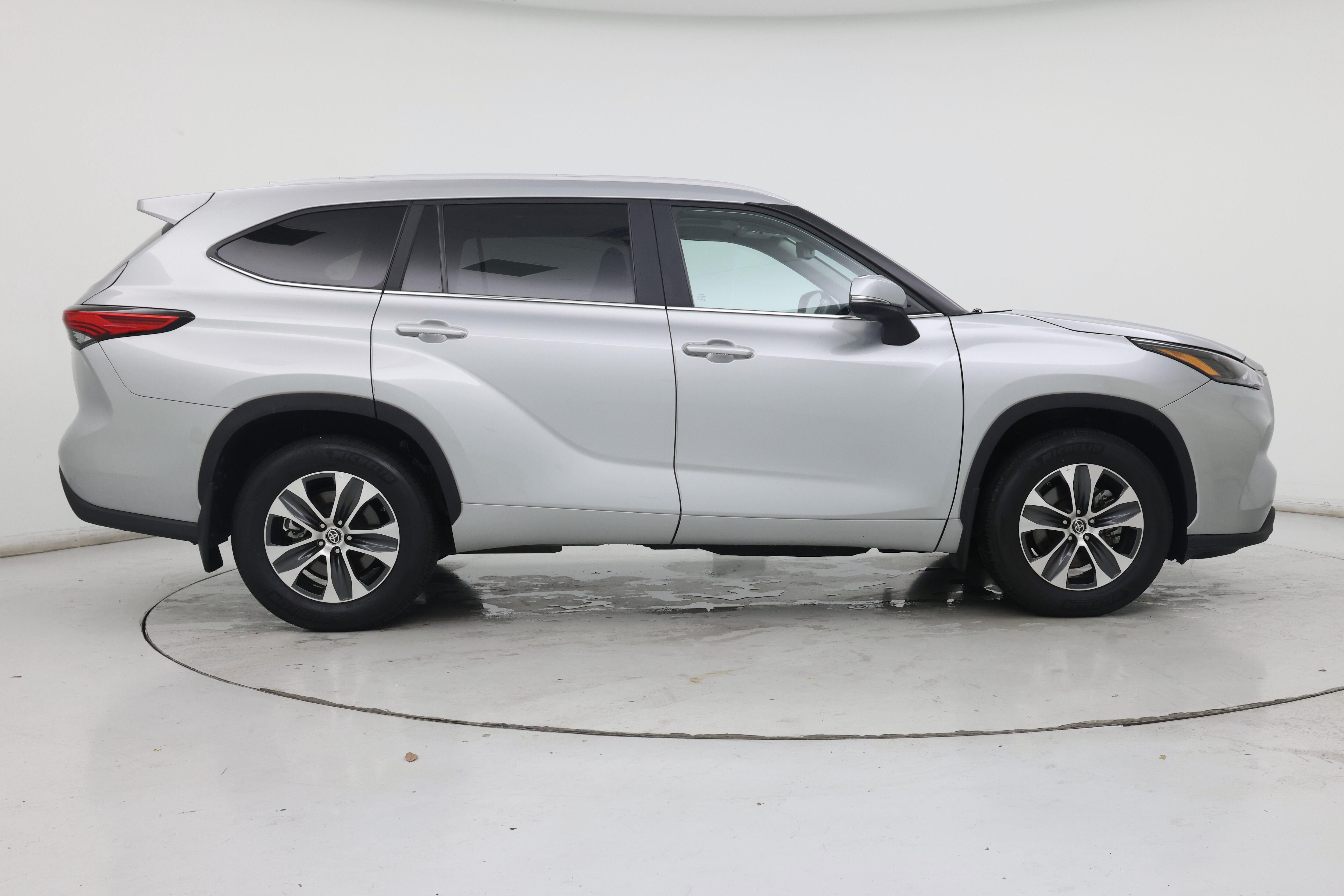 Thumbnail: 2023 Toyota Highlander - 7