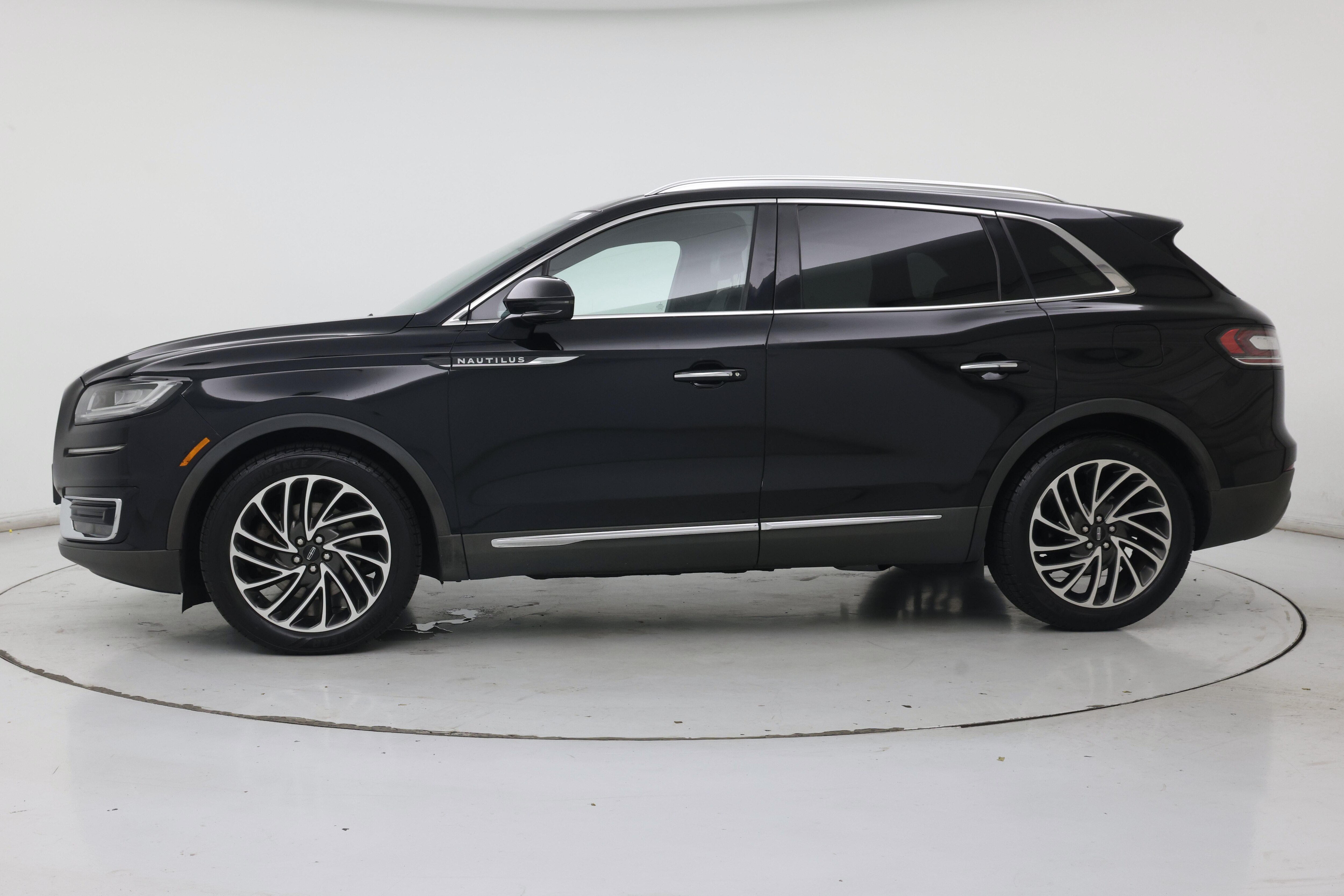 Thumbnail: 2019 Lincoln Nautilus - 3