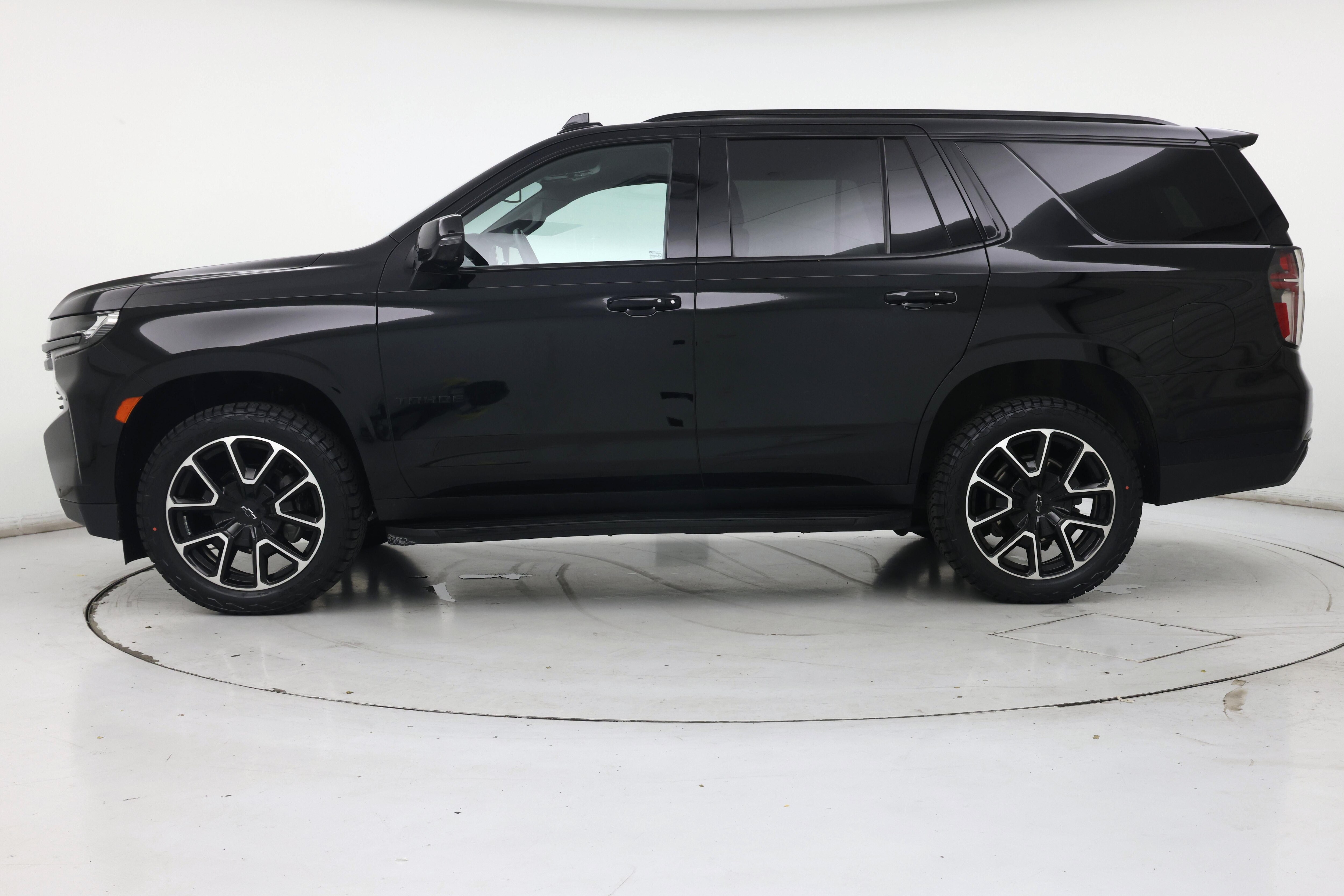 Thumbnail: 2022 Chevrolet Tahoe - 3