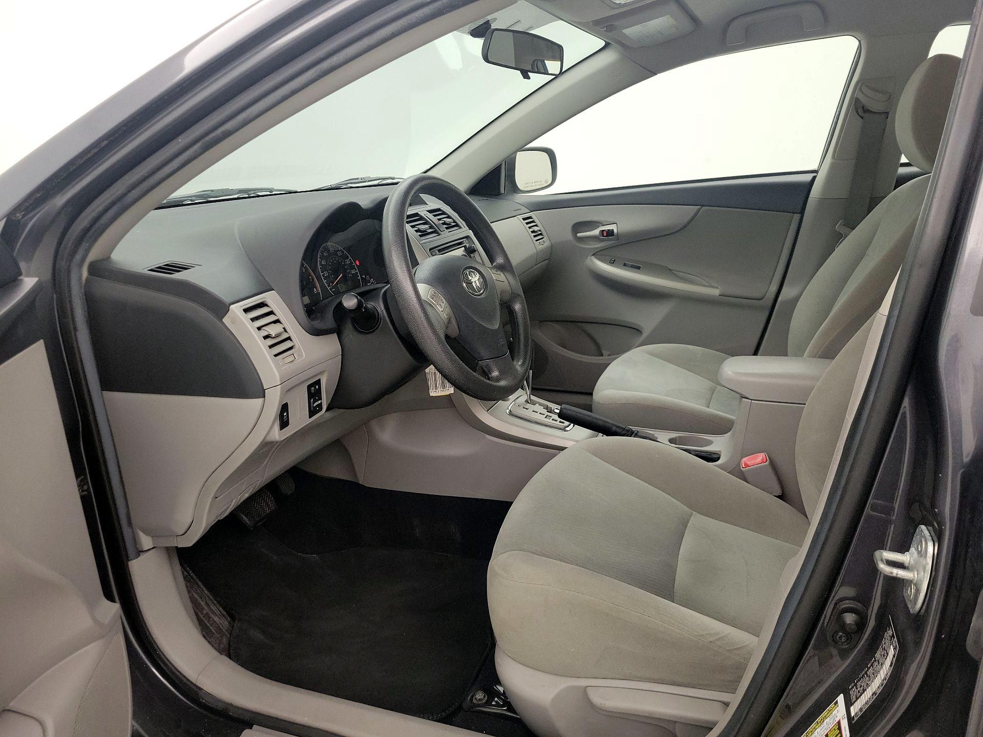 Thumbnail: 2013 Toyota Corolla - 11