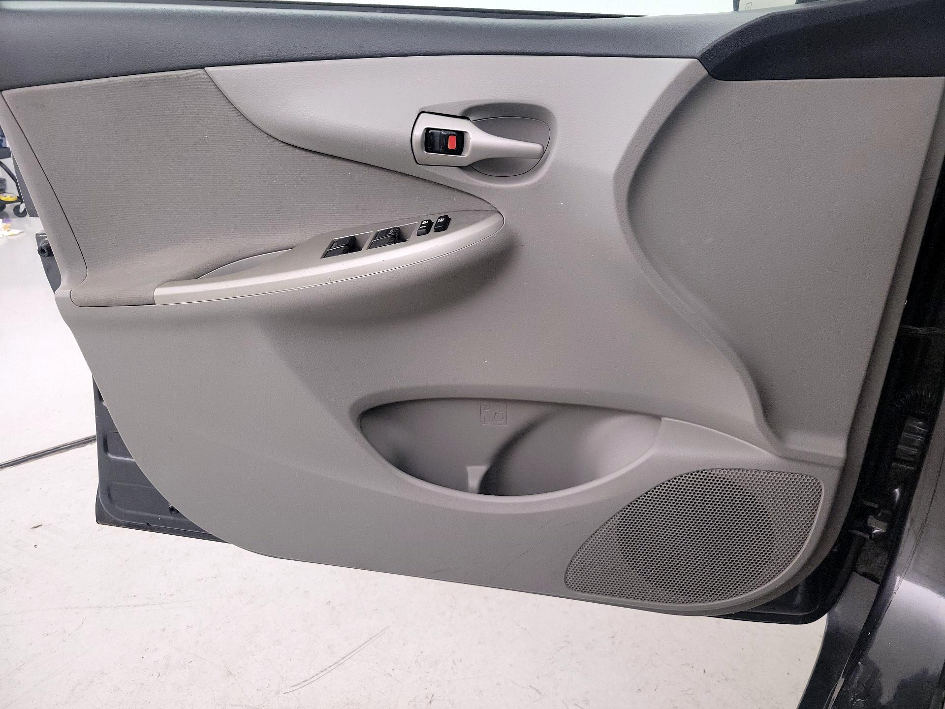 Thumbnail: 2013 Toyota Corolla - 12