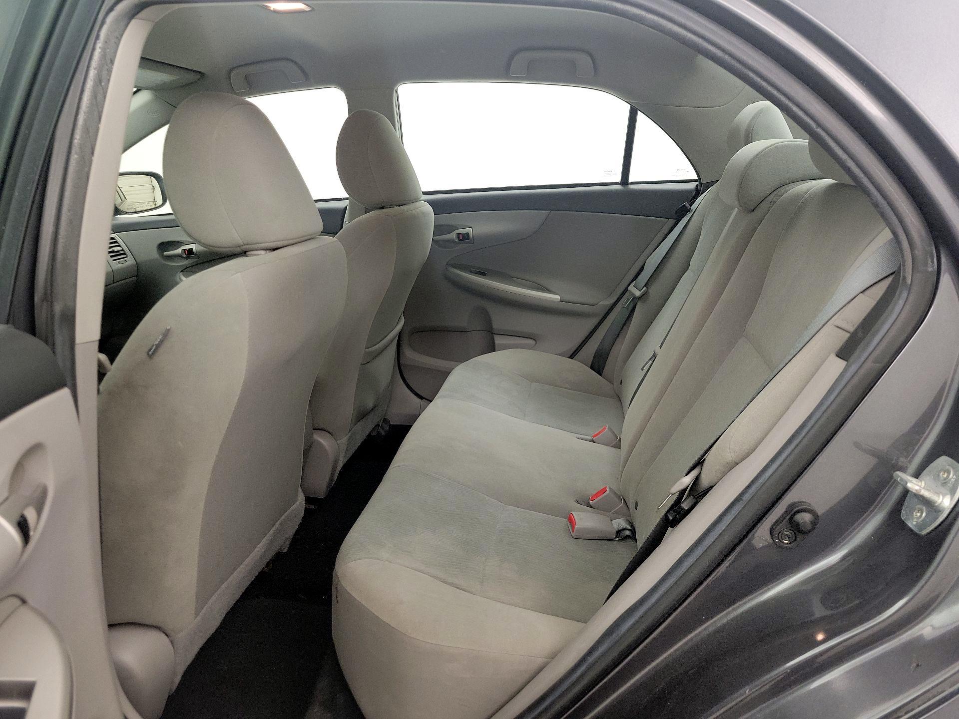 Thumbnail: 2013 Toyota Corolla - 18