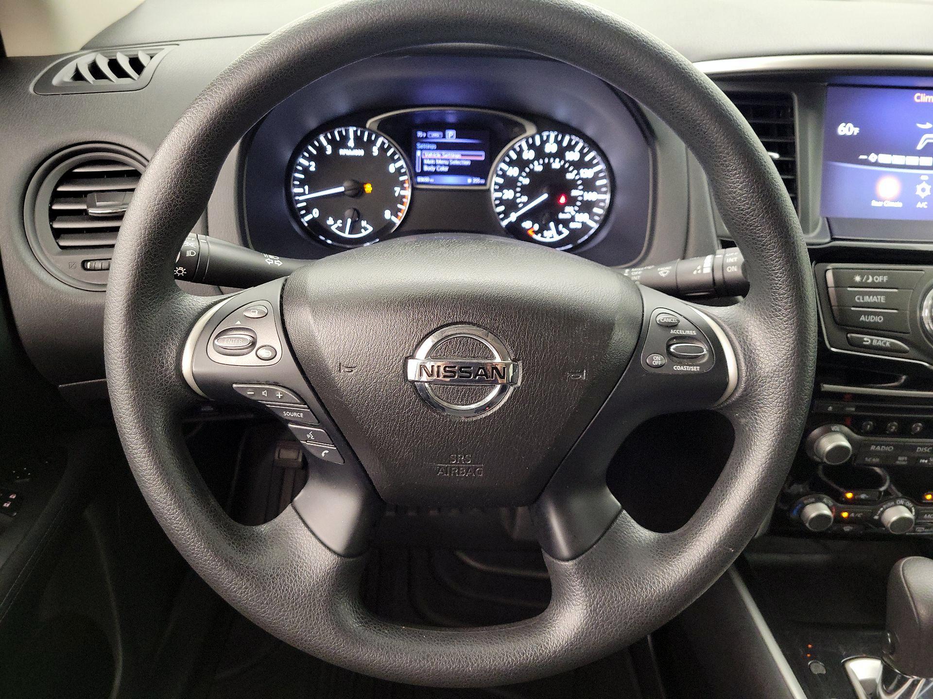 Thumbnail: 2017 Nissan Pathfinder - 10